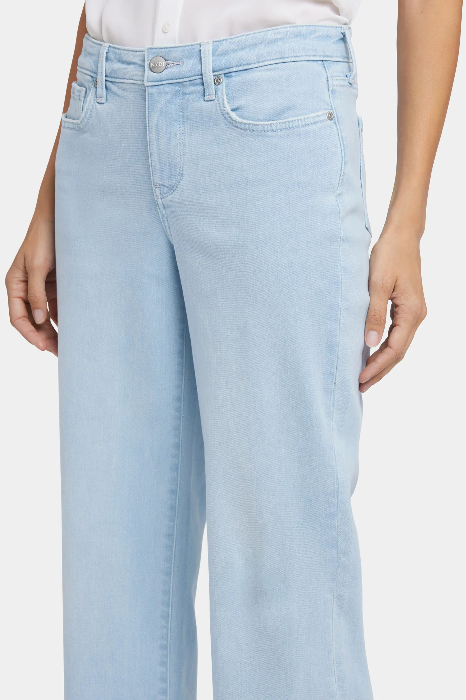 4053-bailey-relaxed-straight-jeans-clear-waters-1.webp