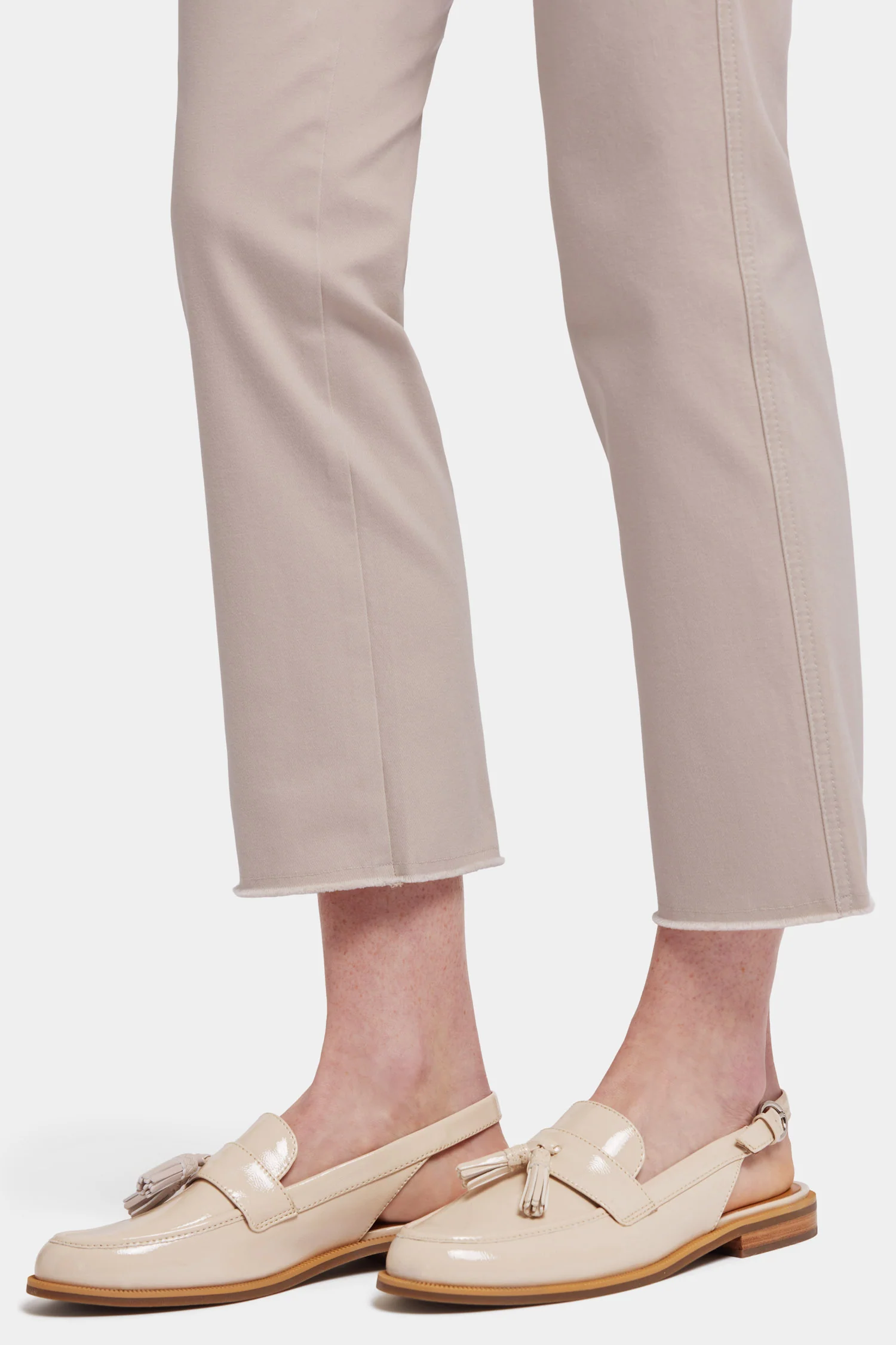 4113-marilyn-straight-ankle-jeans-feather-1.webp