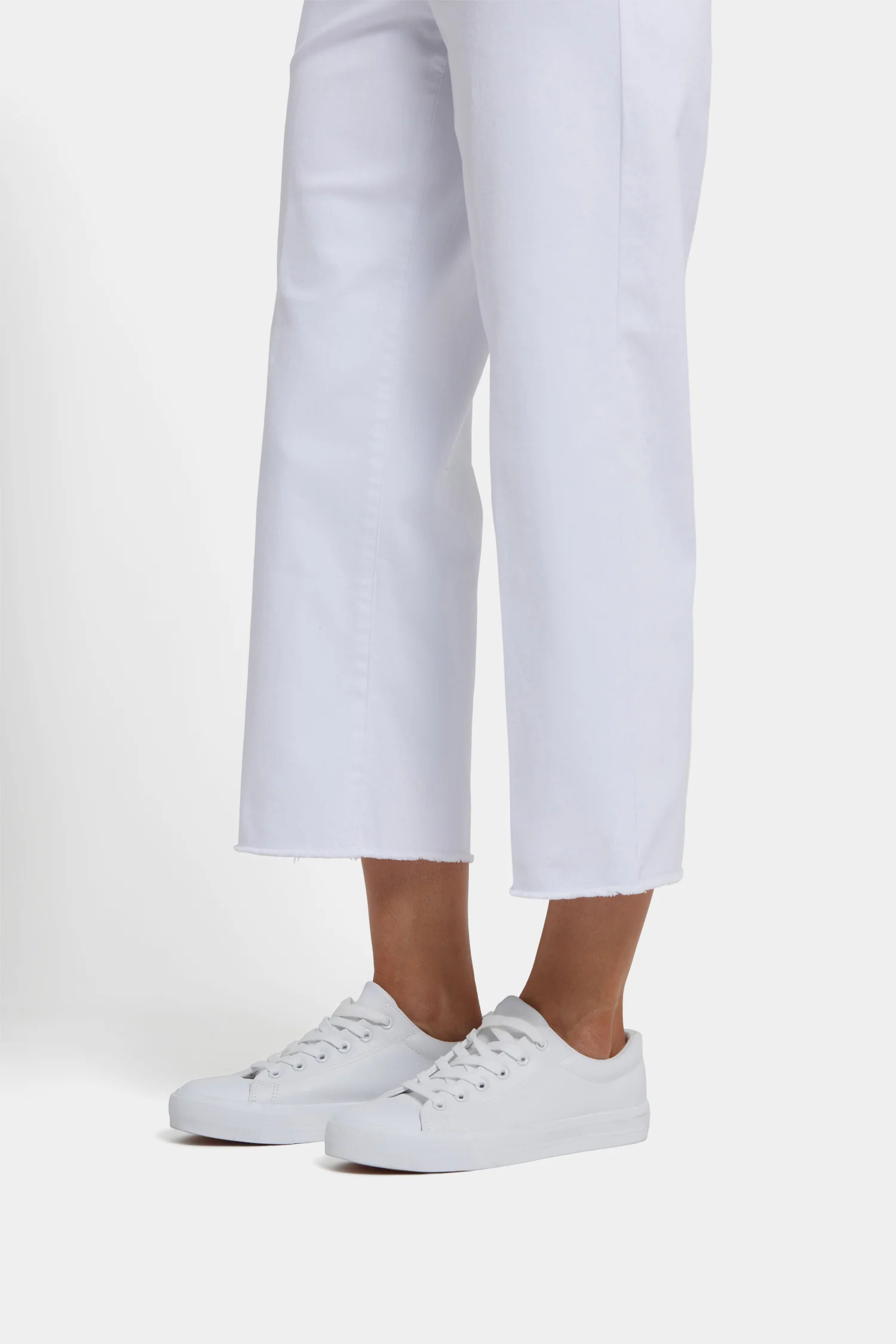 4267-coco-relaxed-wide-leg-crop-jeans-optic-white-1.webp