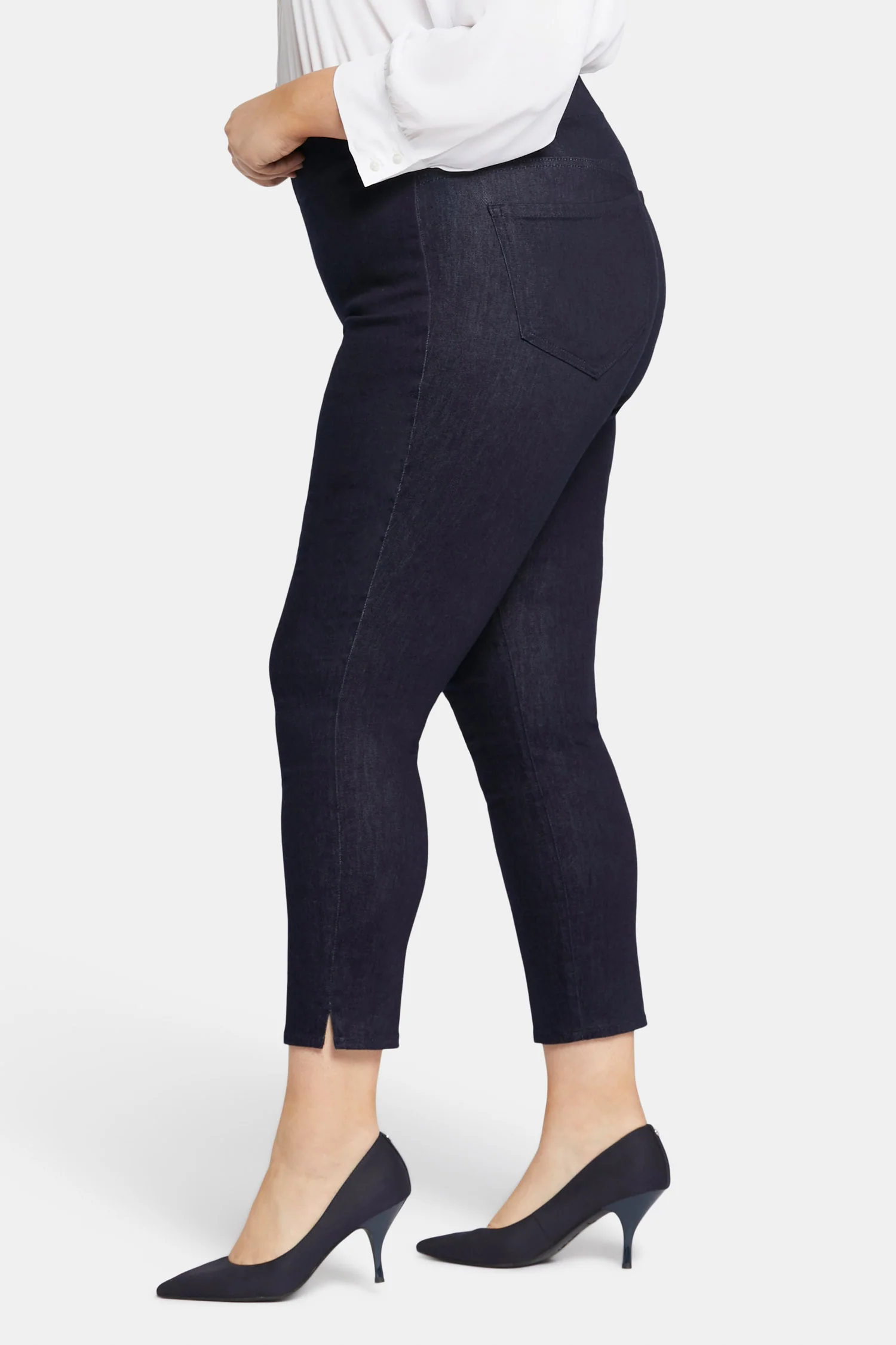 457-skinny-ankle-pull-on-jeans-in-plus-size-rinse-1.webp
