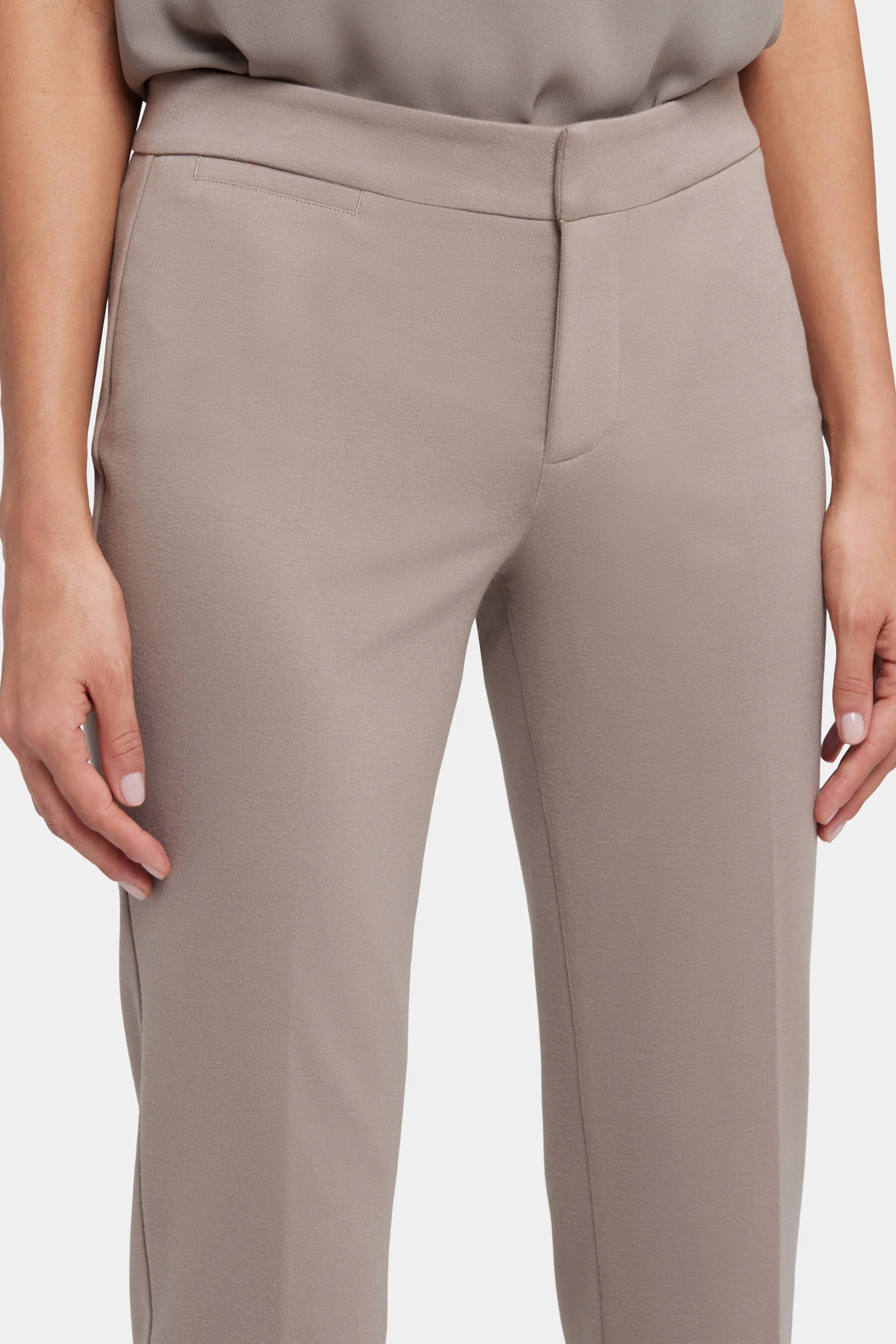 4640-slim-trouser-pants-saddlewood-1.webp