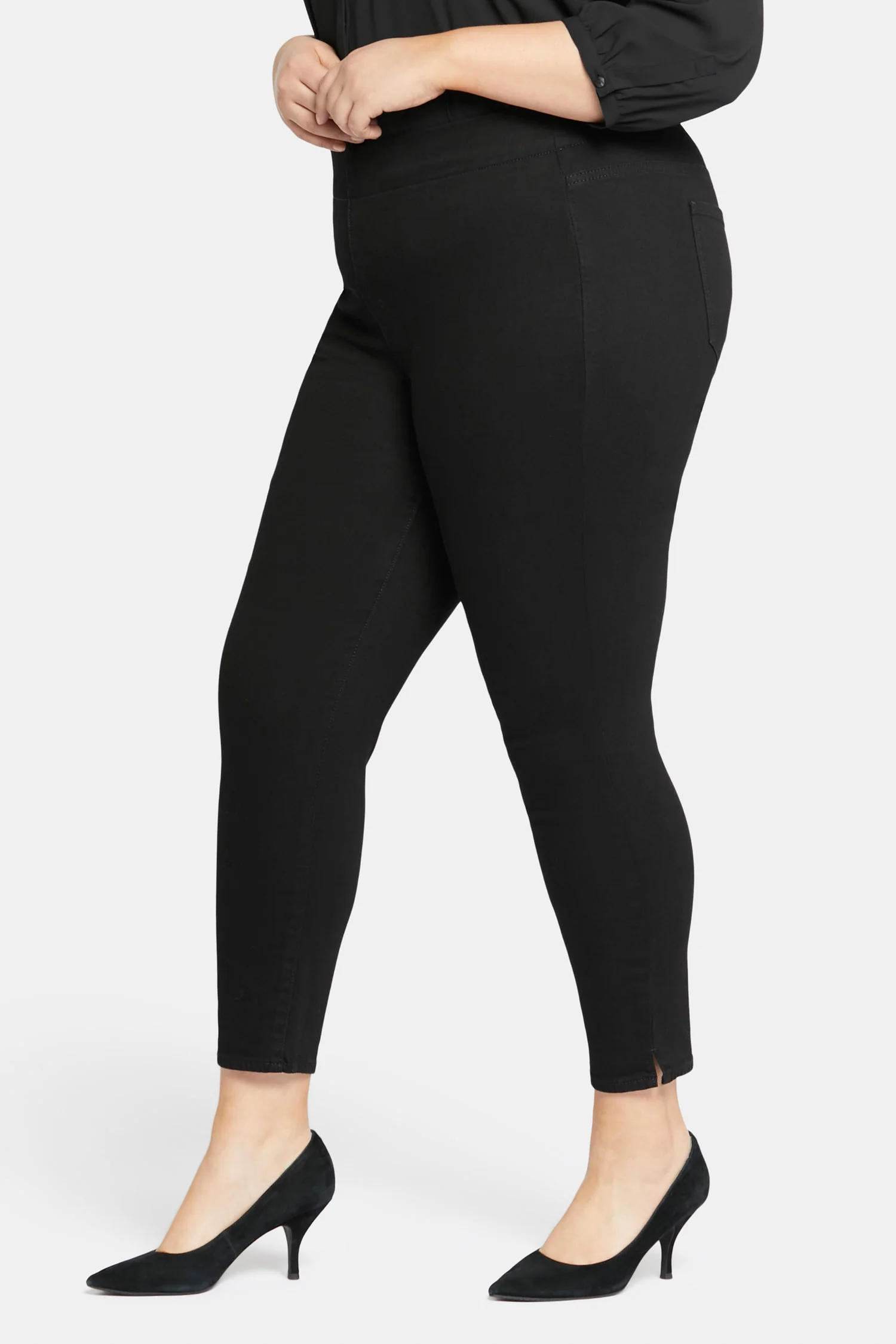 475-skinny-ankle-pull-on-jeans-in-plus-size-black-1.webp