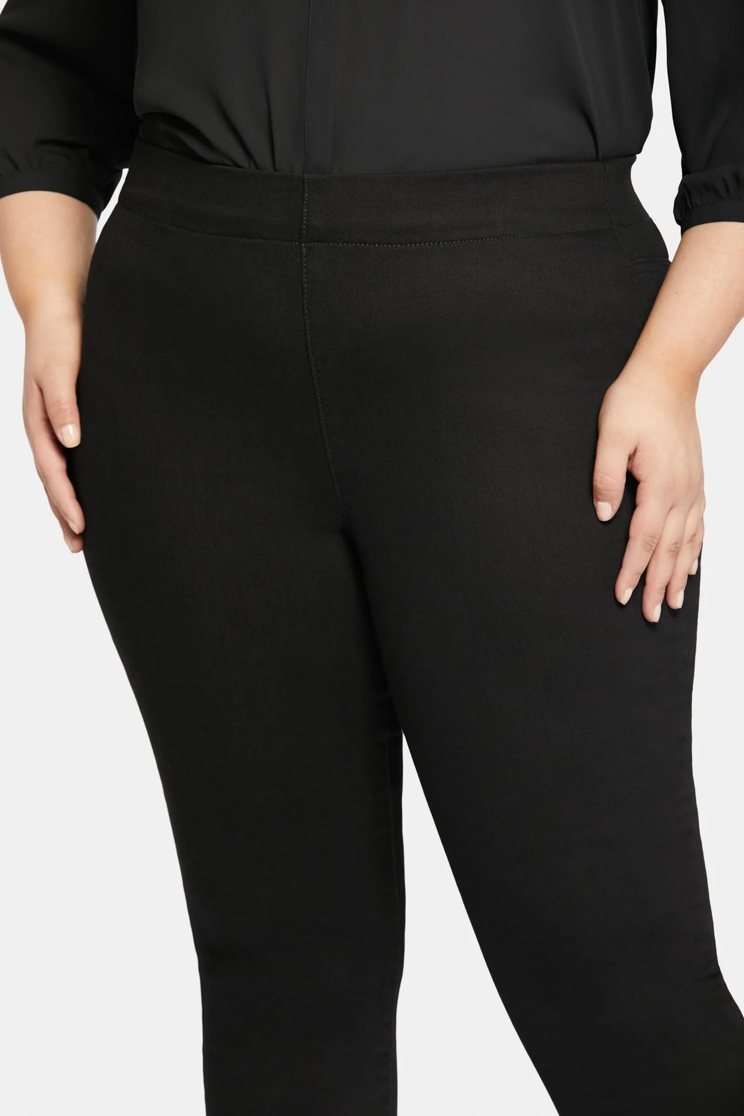 475-skinny-ankle-pull-on-jeans-in-plus-size-black-1.webp