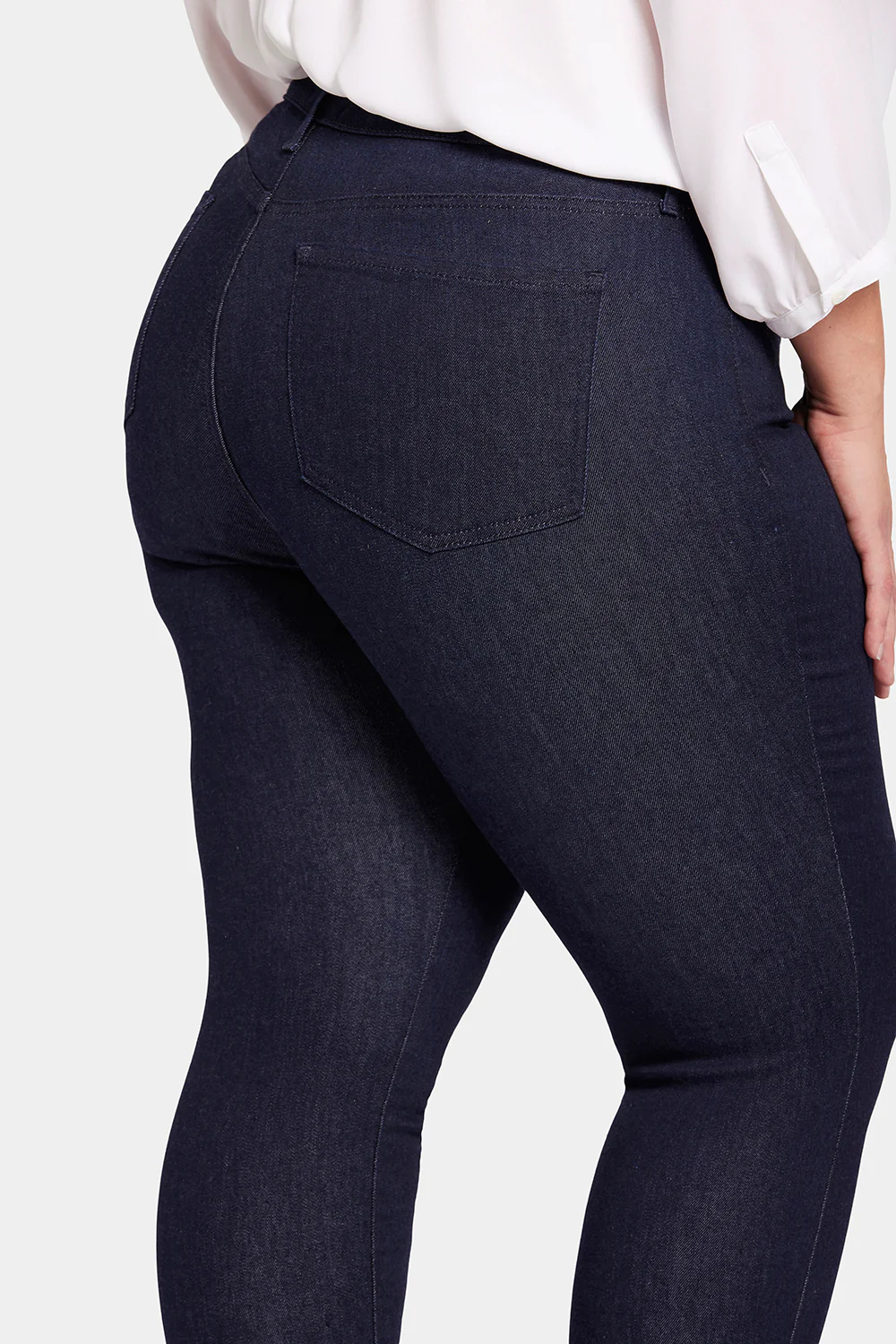 484-ami-skinny-jeans-in-plus-size-rinse-1.webp