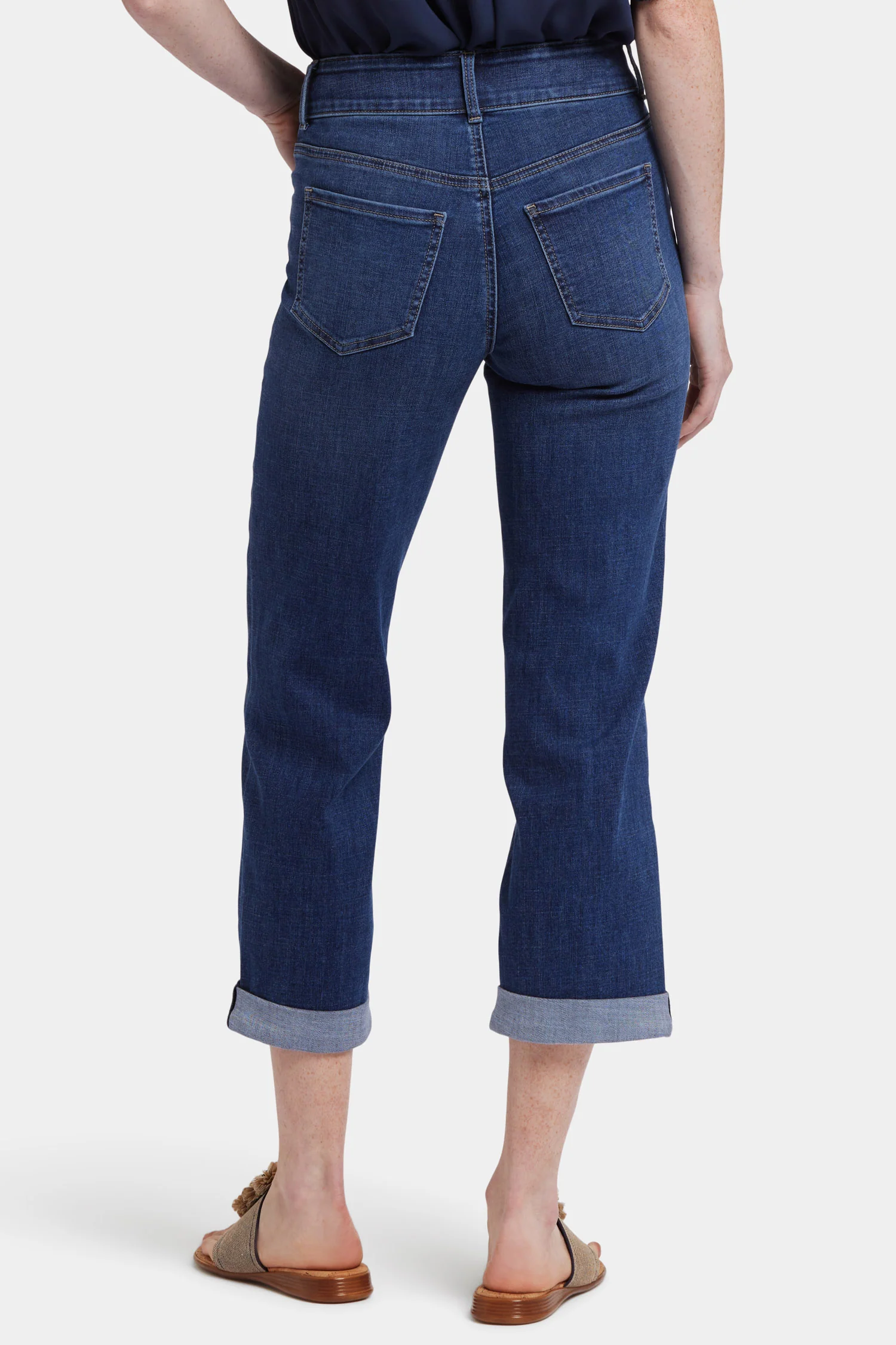 4932-bailey-relaxed-straight-crop-jeans-asturia-shore-1.webp