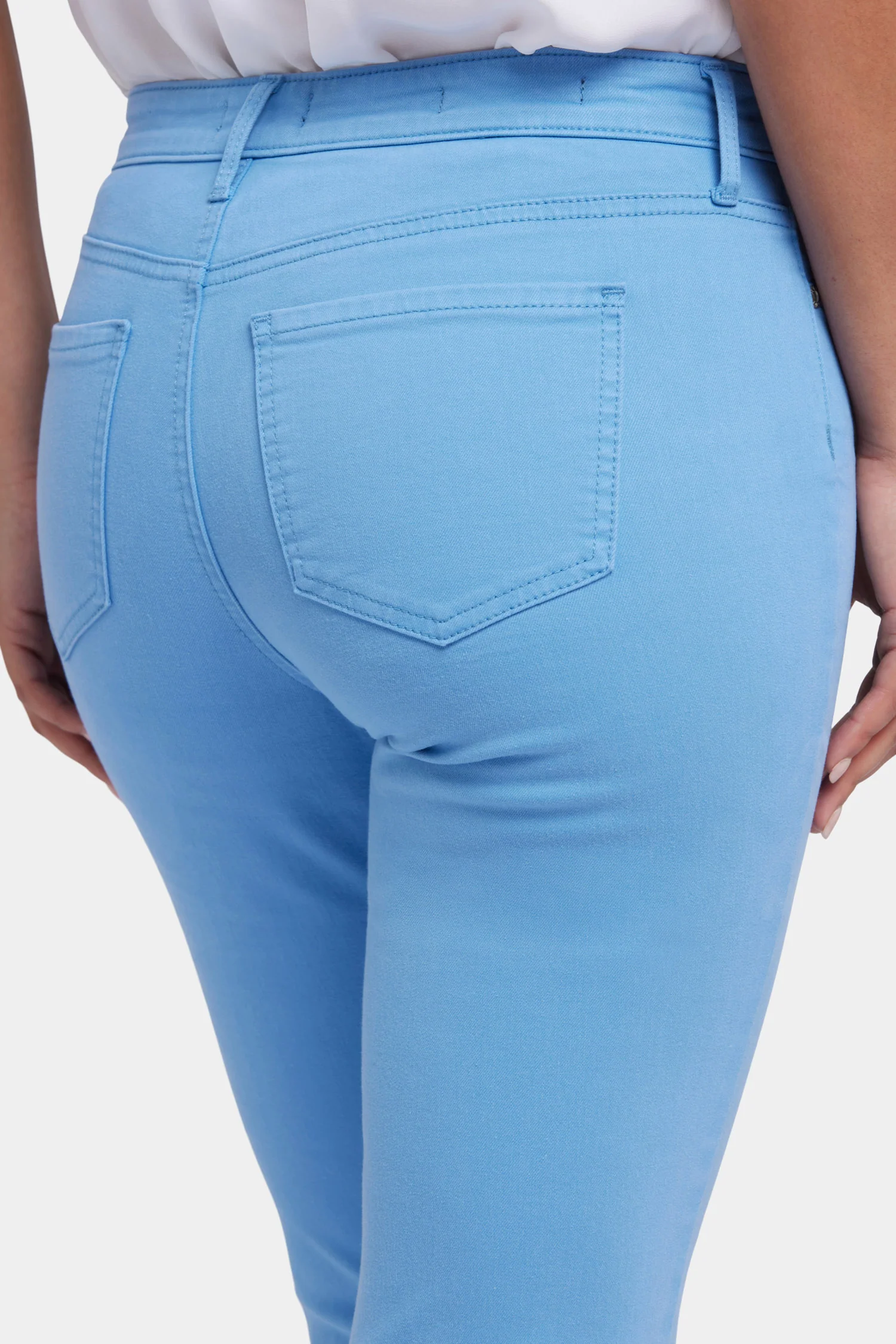 4980-sheri-slim-ankle-jeans-pacific-coast-1.webp