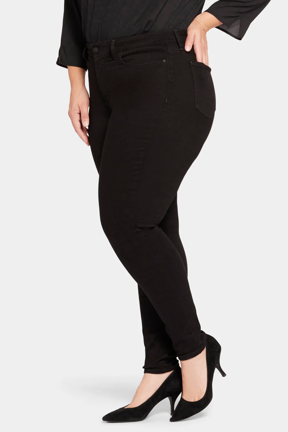 505-ami-skinny-jeans-in-plus-size-black-1.webp