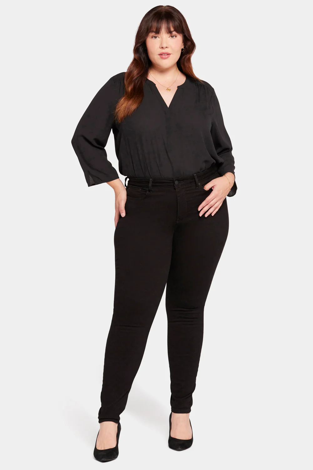 505-ami-skinny-jeans-in-plus-size-black-1.webp