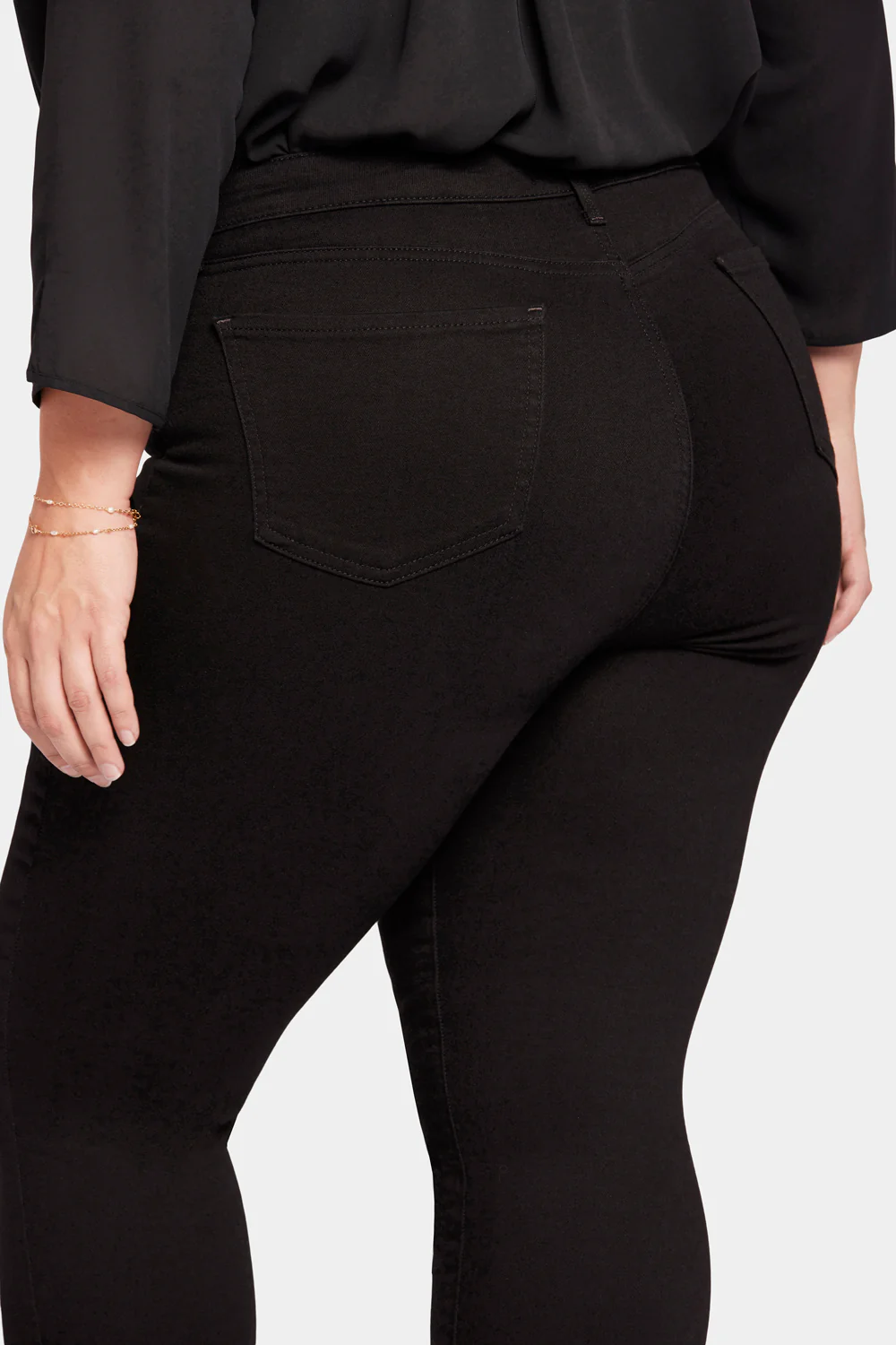 505-ami-skinny-jeans-in-plus-size-black-1.webp