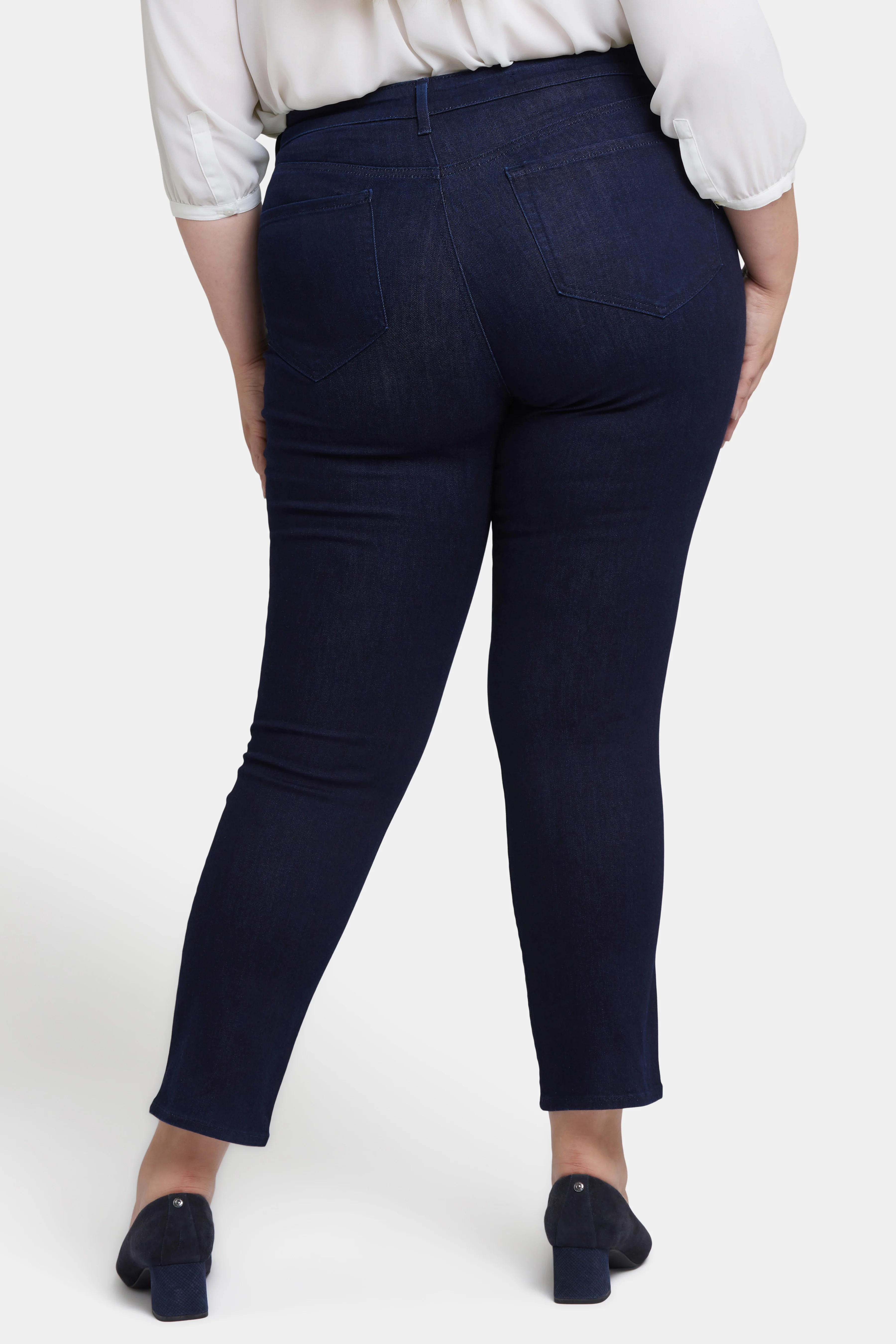 523-sheri-slim-jeans-in-plus-size-rinse-1.webp