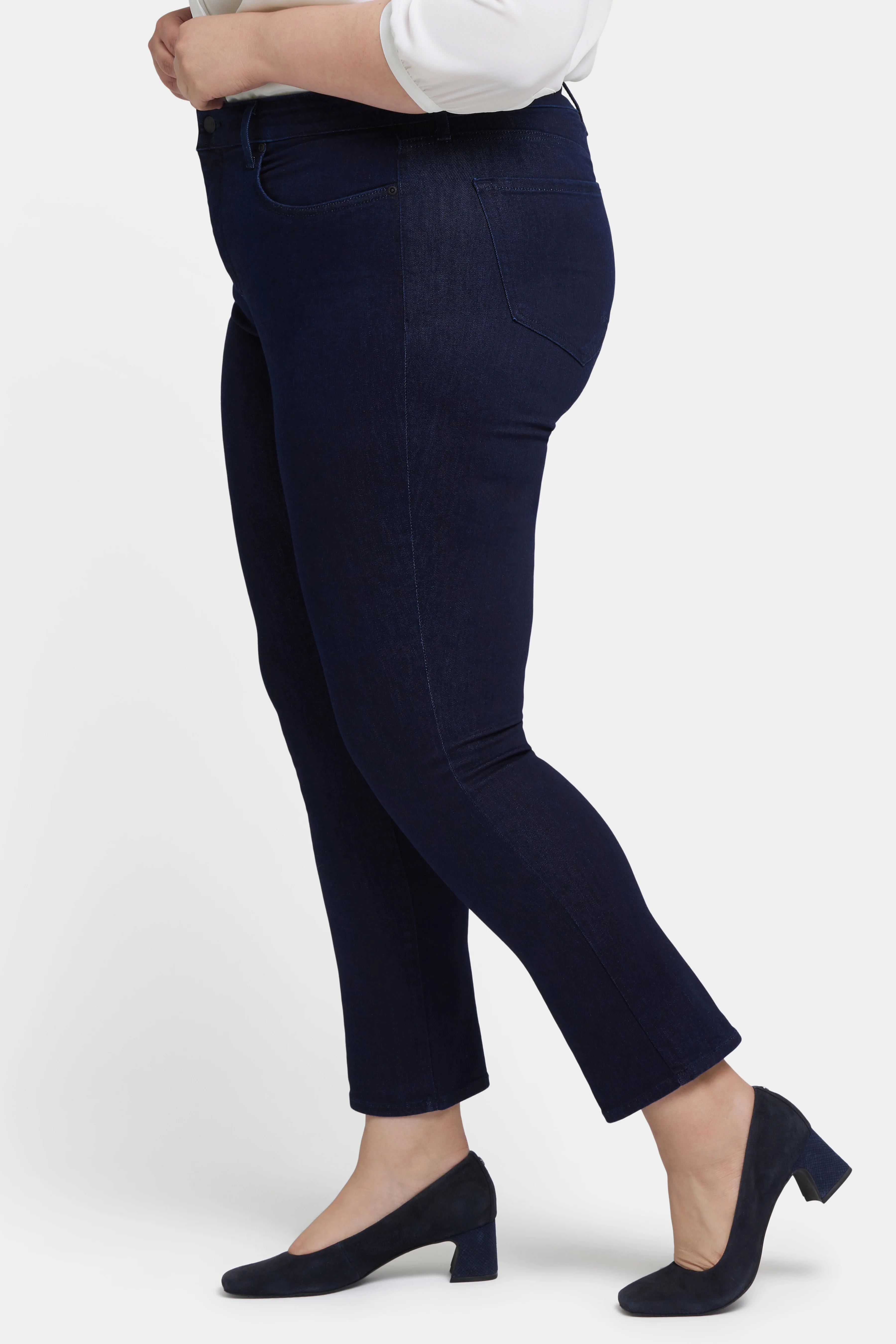 523-sheri-slim-jeans-in-plus-size-rinse-1.webp