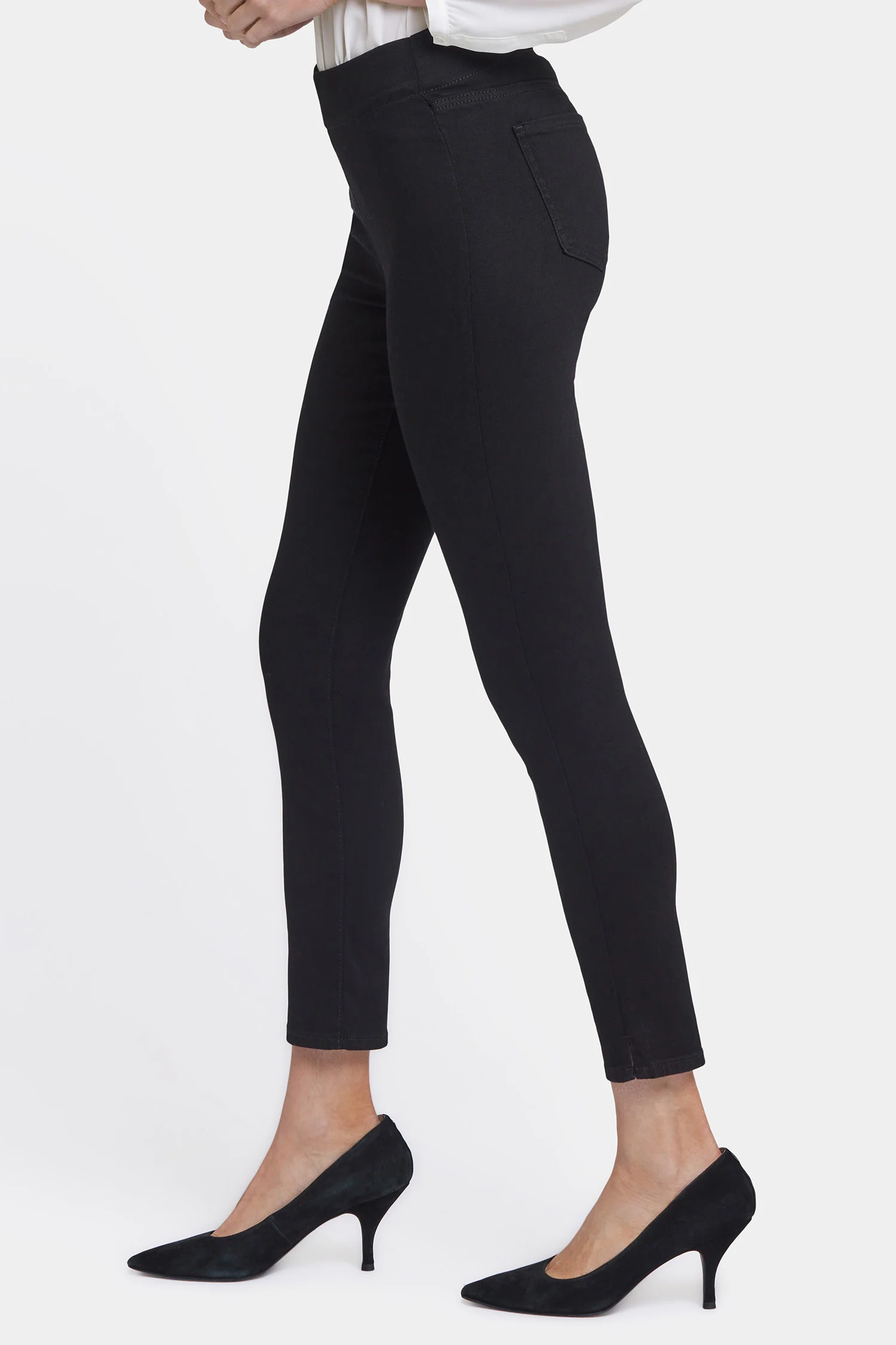 532-skinny-ankle-pull-on-jeans-black-1.webp
