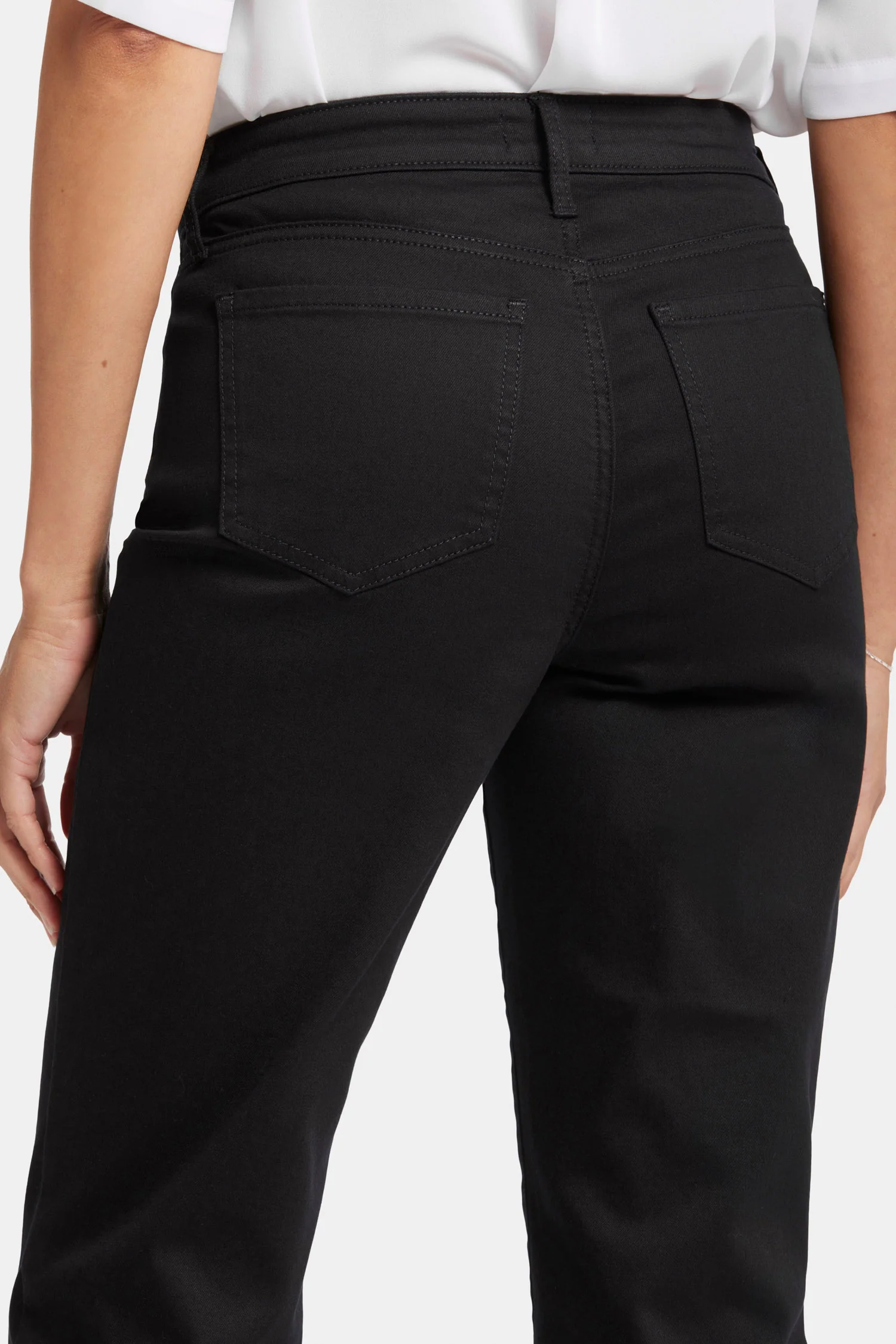 5517-relaxed-piper-crop-jeans-black-1.webp