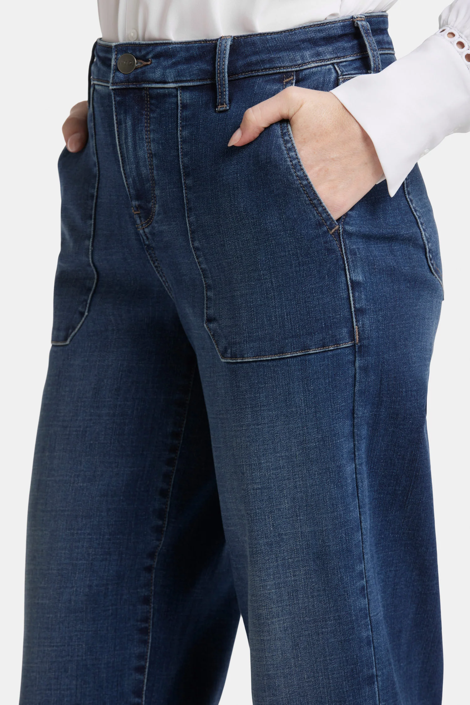 5655-relaxed-utility-ankle-jeans-wellspring-1.webp