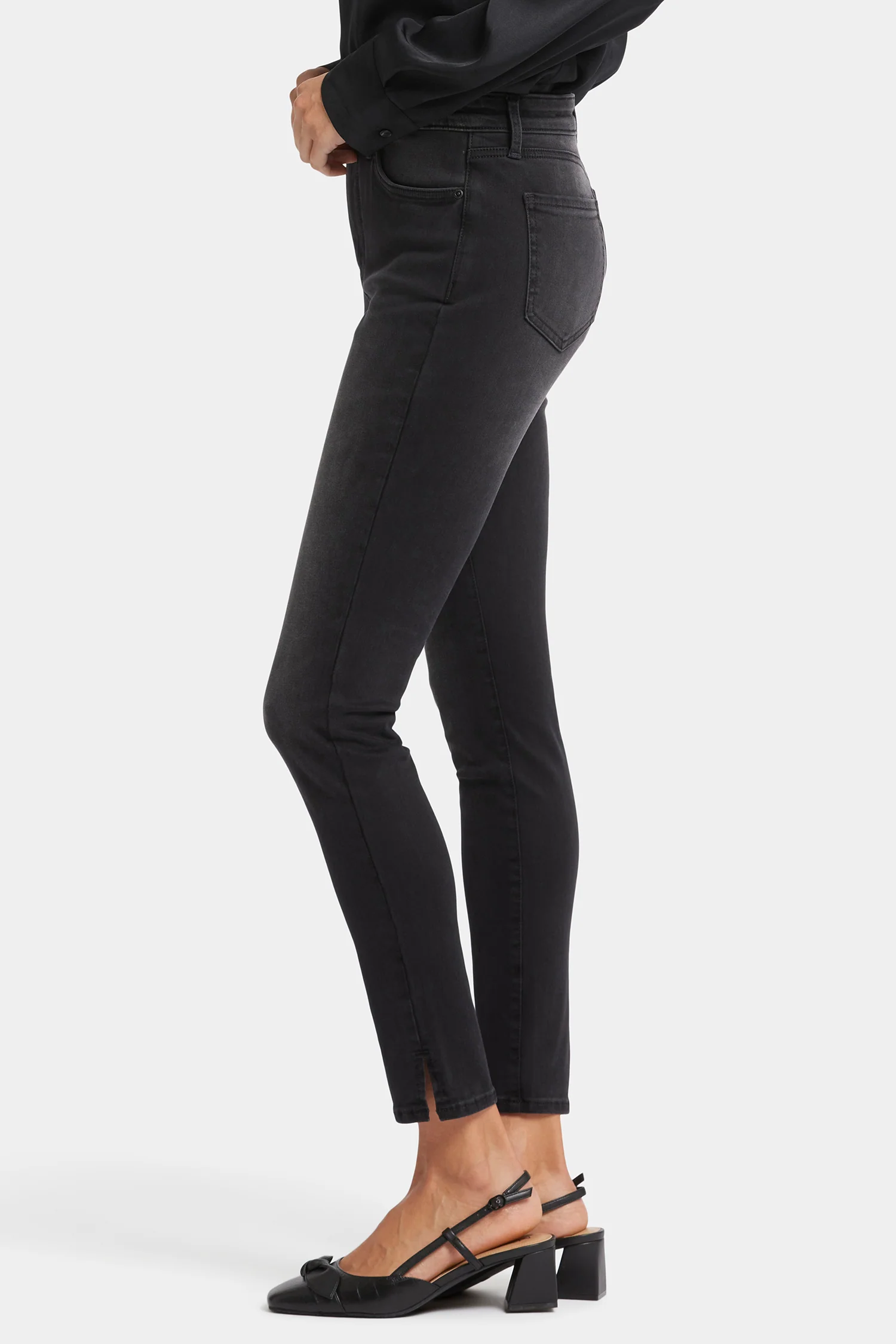 5719-curve-shaper-ami-skinny-jeans-crosswinds-1.webp