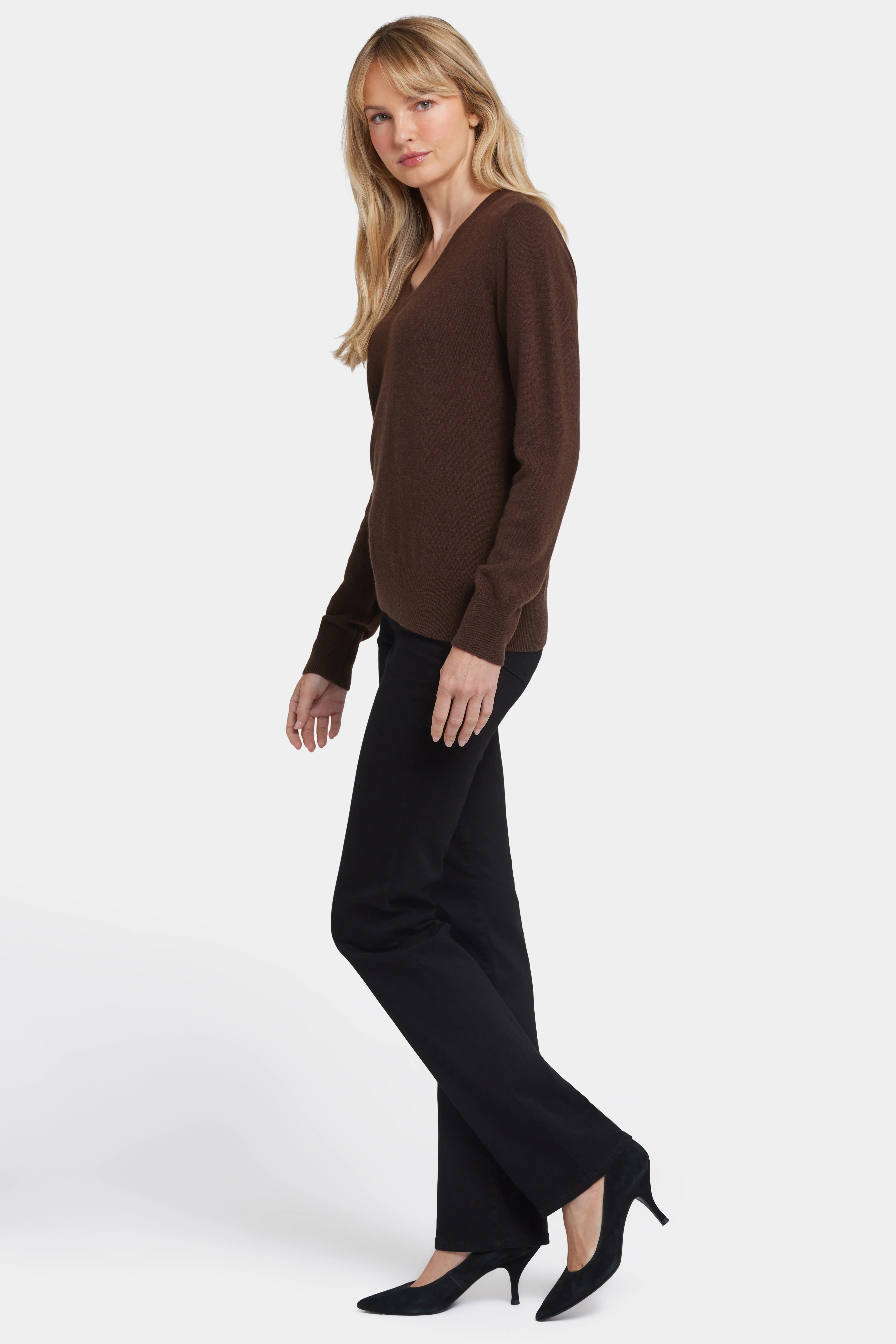 5811-cashmere-classic-v-neck-sweater-brown-1.webp