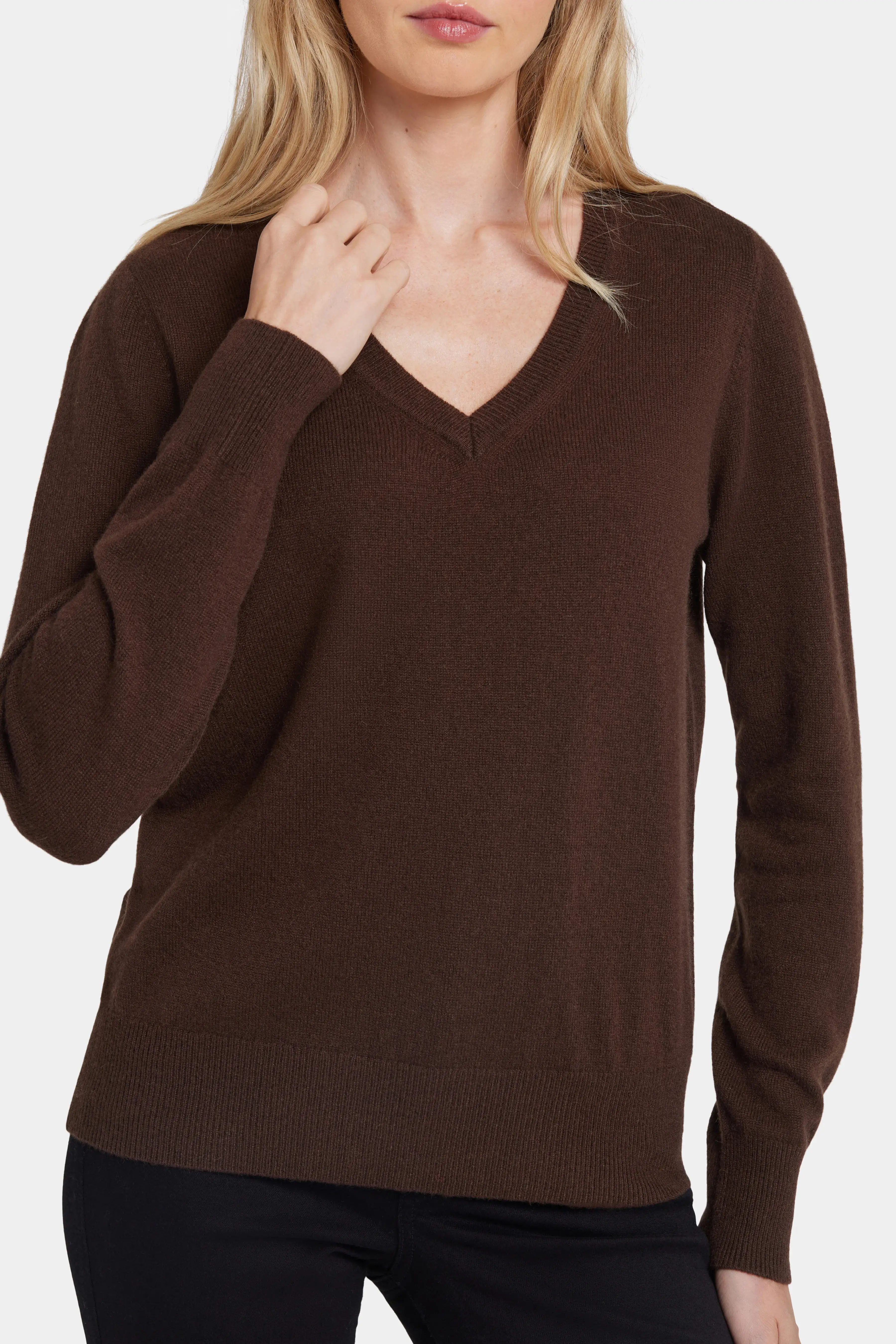5811-cashmere-classic-v-neck-sweater-brown-1.webp
