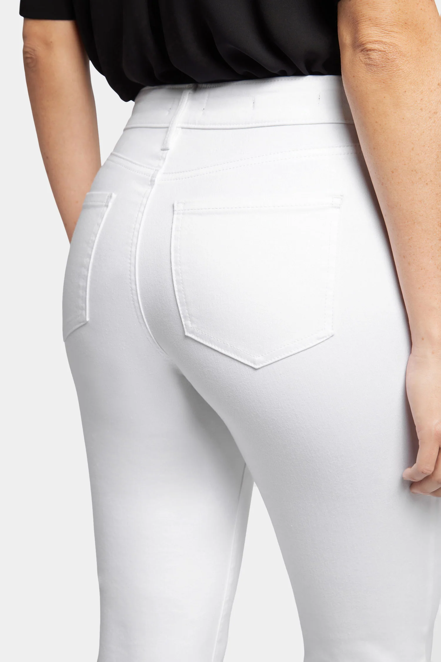 61-ellison-straight-jeans-optic-white-1.webp