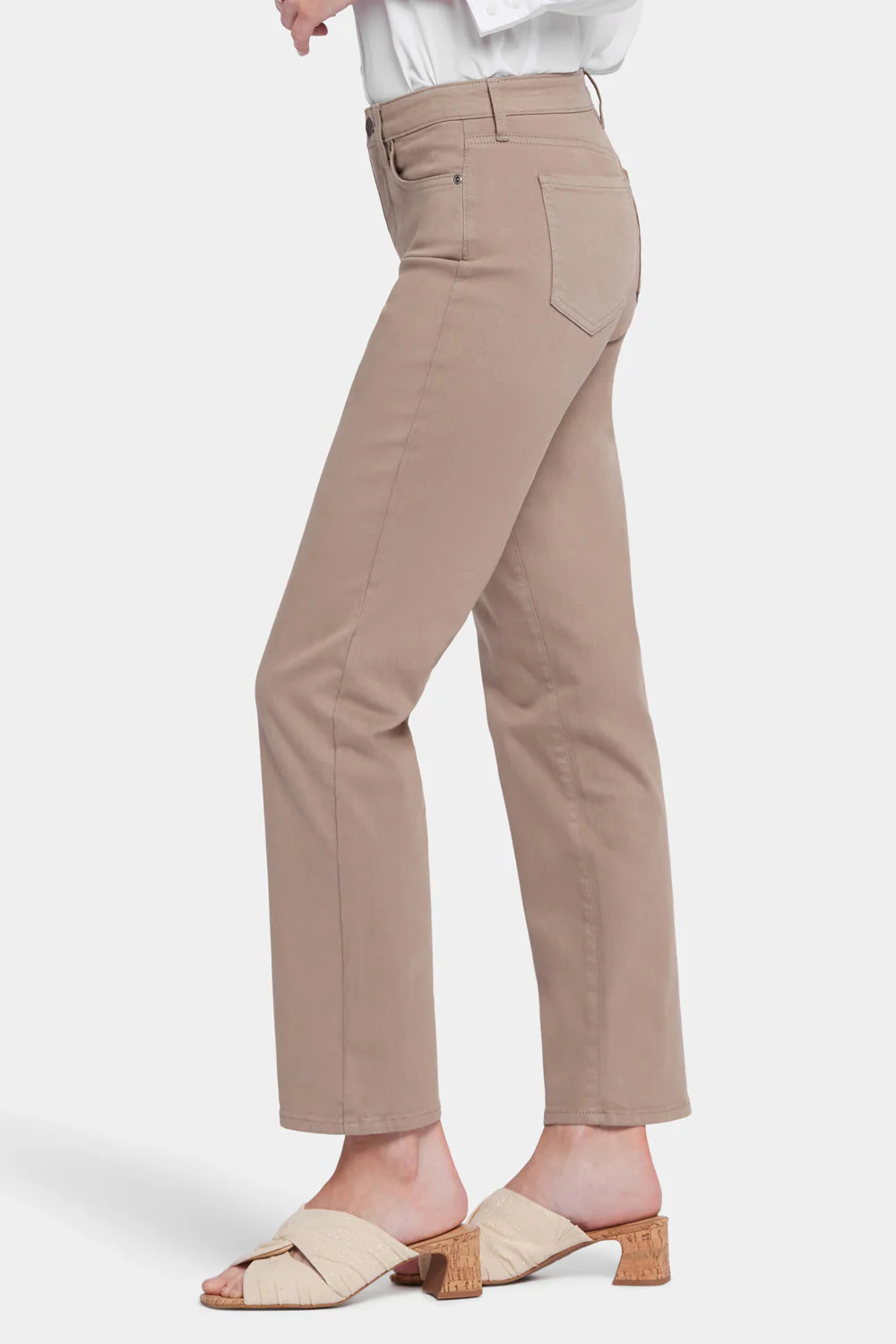 6373-emma-relaxed-slender-jeans-saddlewood-1.webp