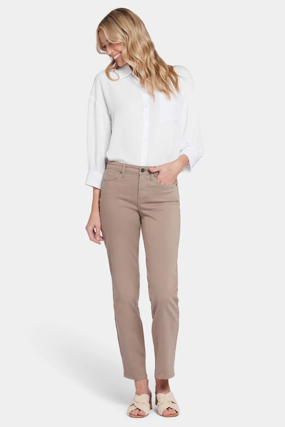 6373-emma-relaxed-slender-jeans-saddlewood-1.webp