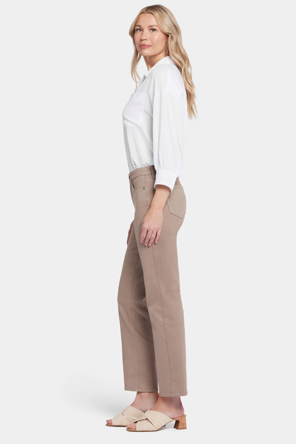 6373-emma-relaxed-slender-jeans-saddlewood-1.webp