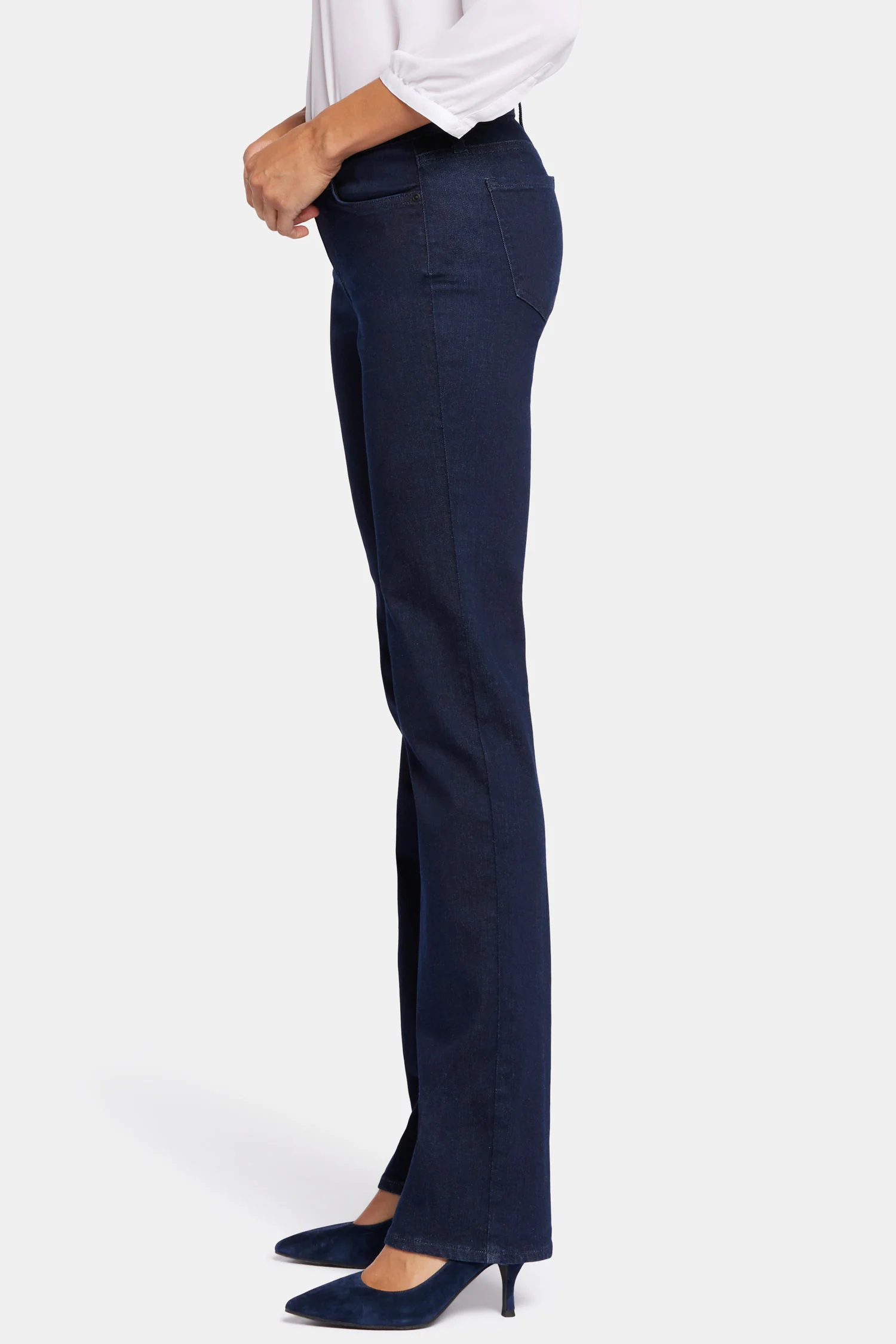 652-marilyn-straight-jeans-in-petite-rinse-1.webp