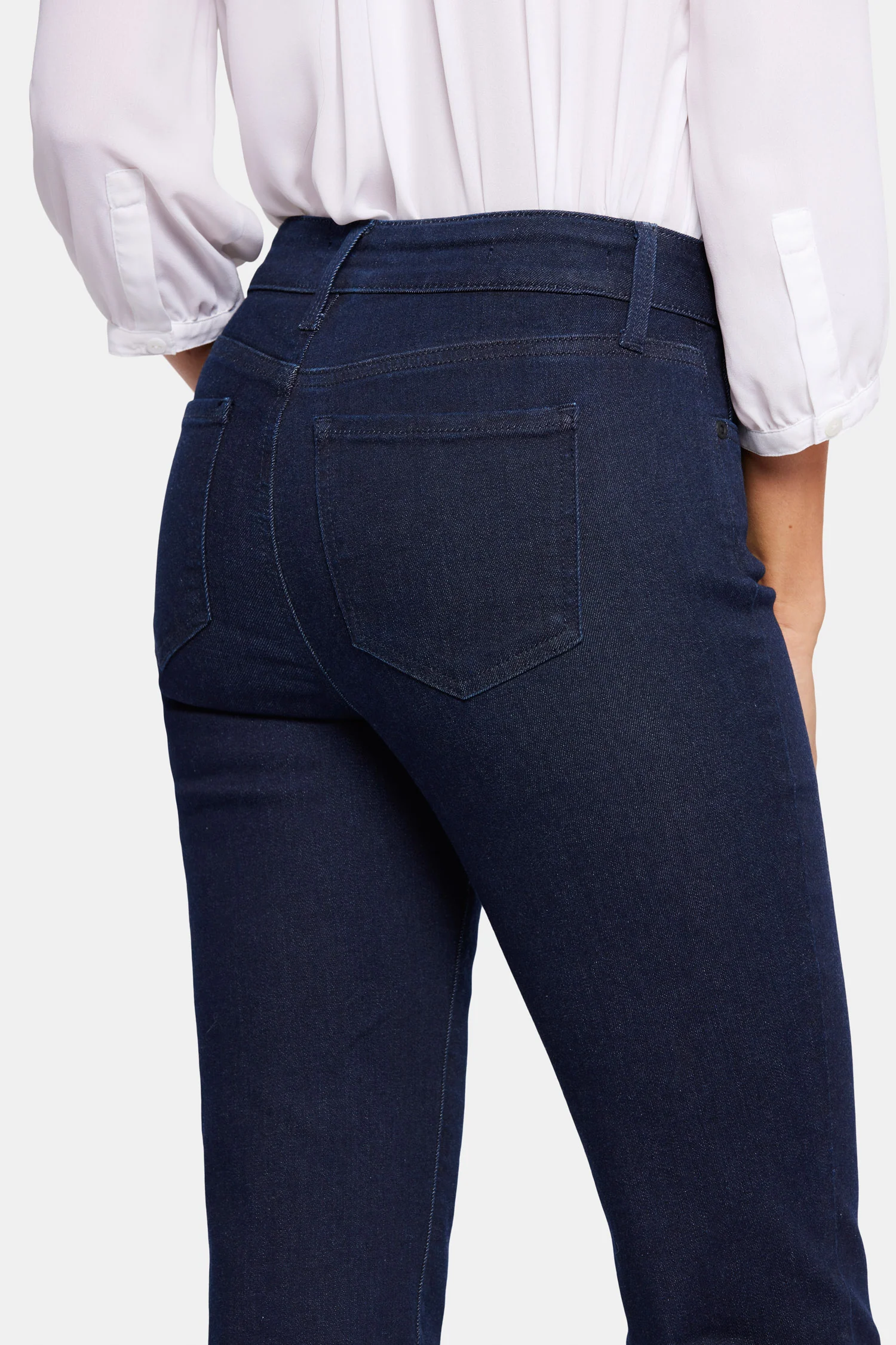 652-marilyn-straight-jeans-in-petite-rinse-1.webp