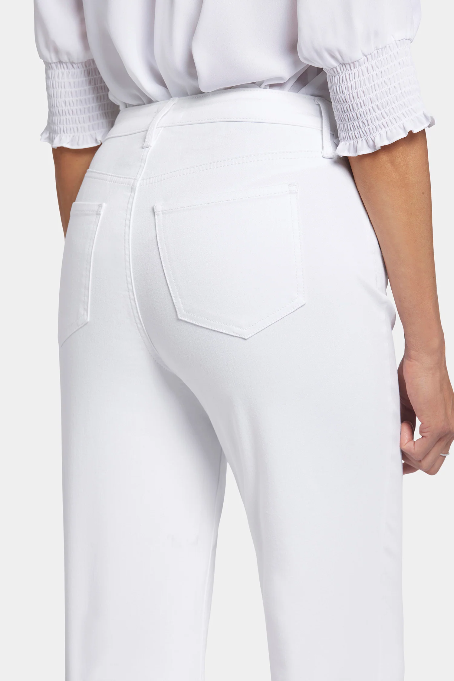 6608-joni-relaxed-capri-jeans-optic-white-1.webp