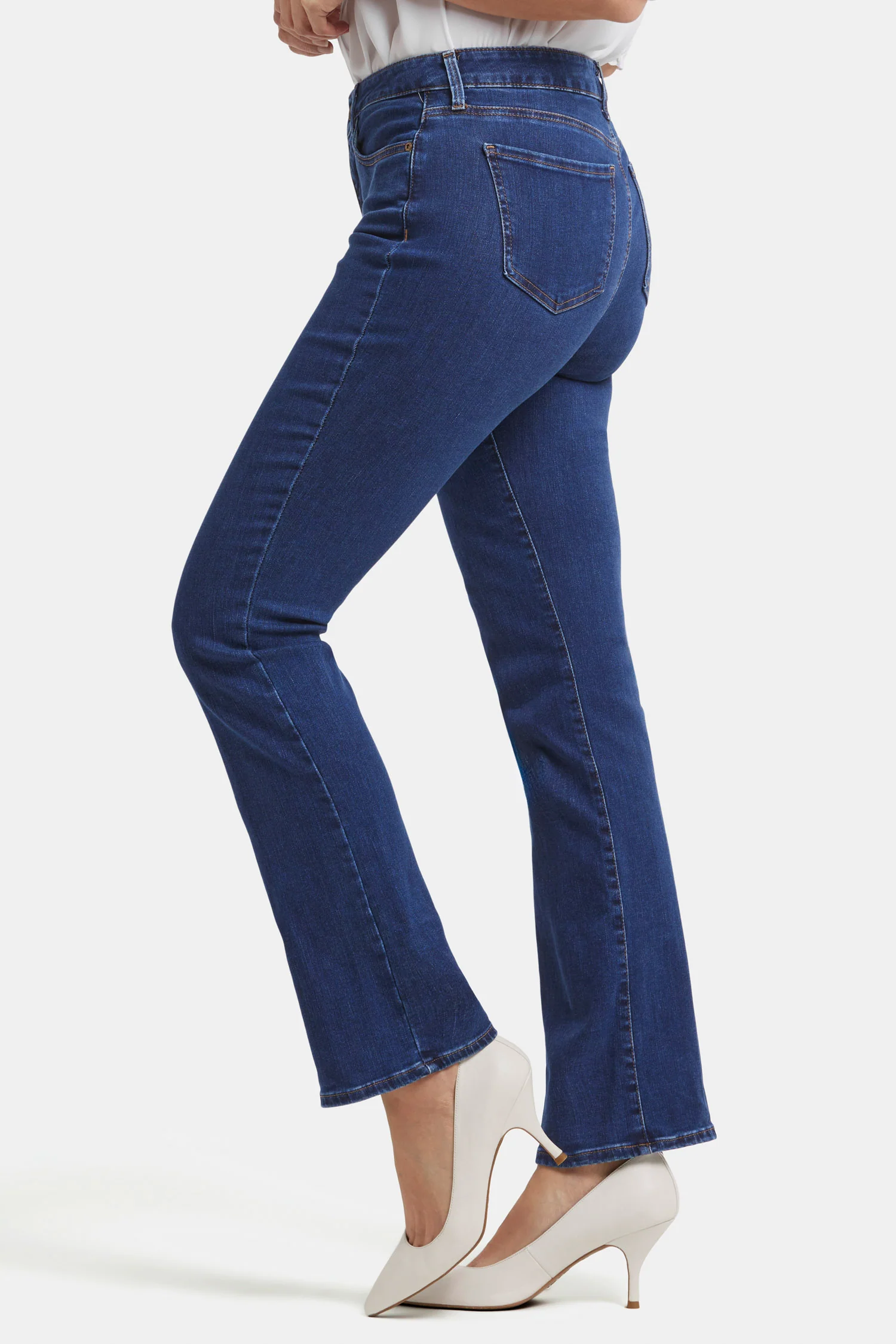 700-barbara-bootcut-jeans-quinn-1.webp