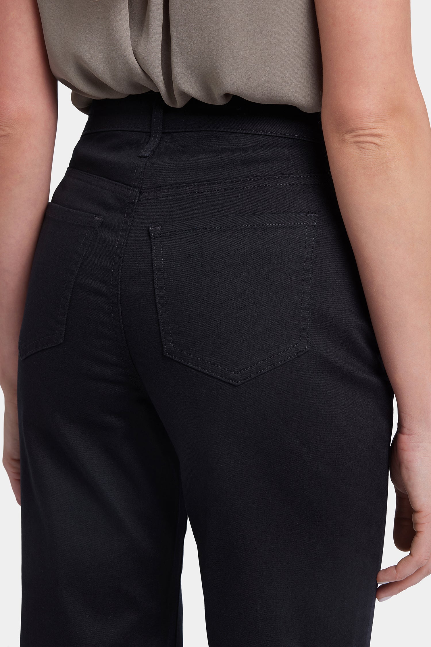 7036-joni-relaxed-capri-jeans-black-1.webp
