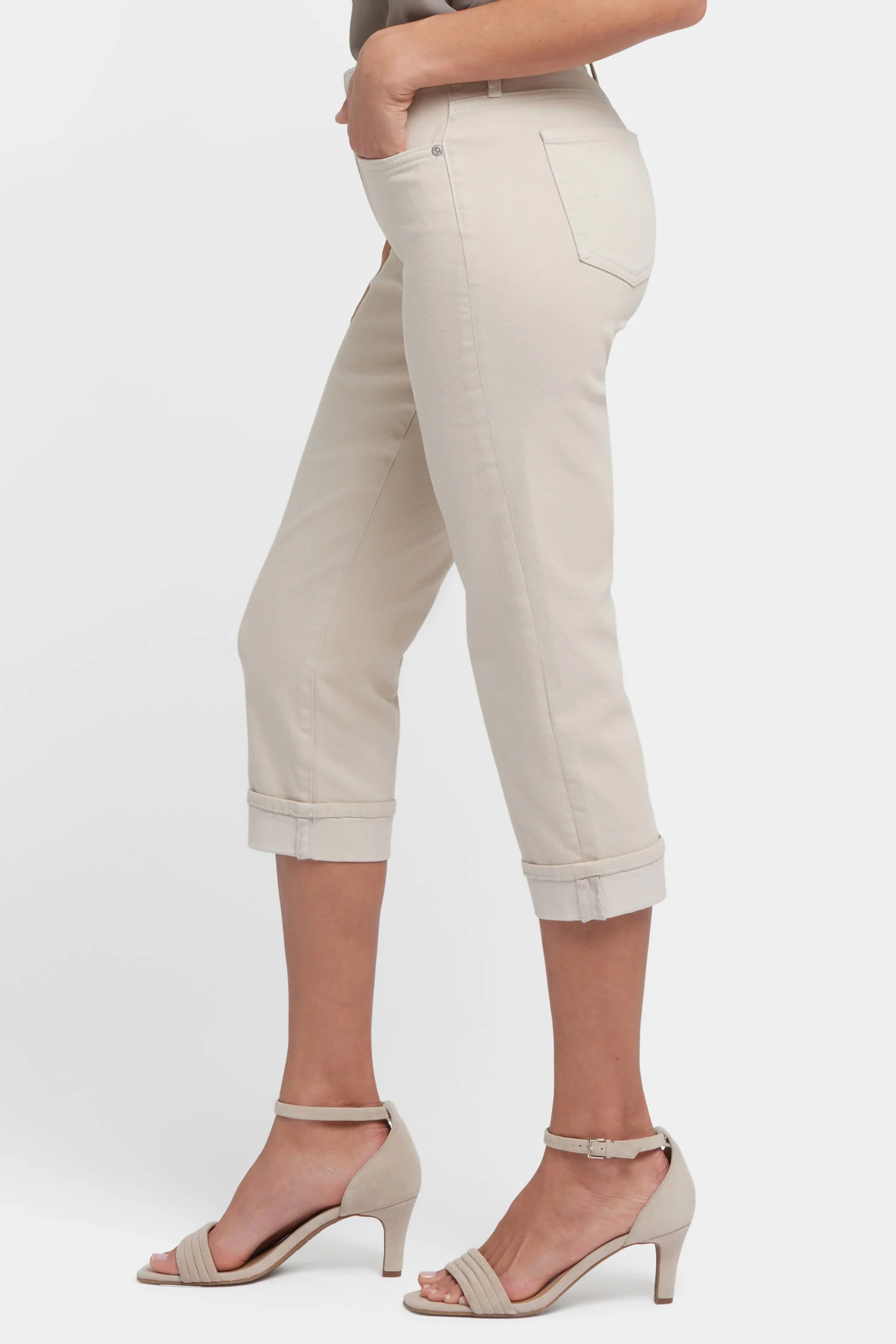 7108-marilyn-straight-crop-jeans-feather-1.webp