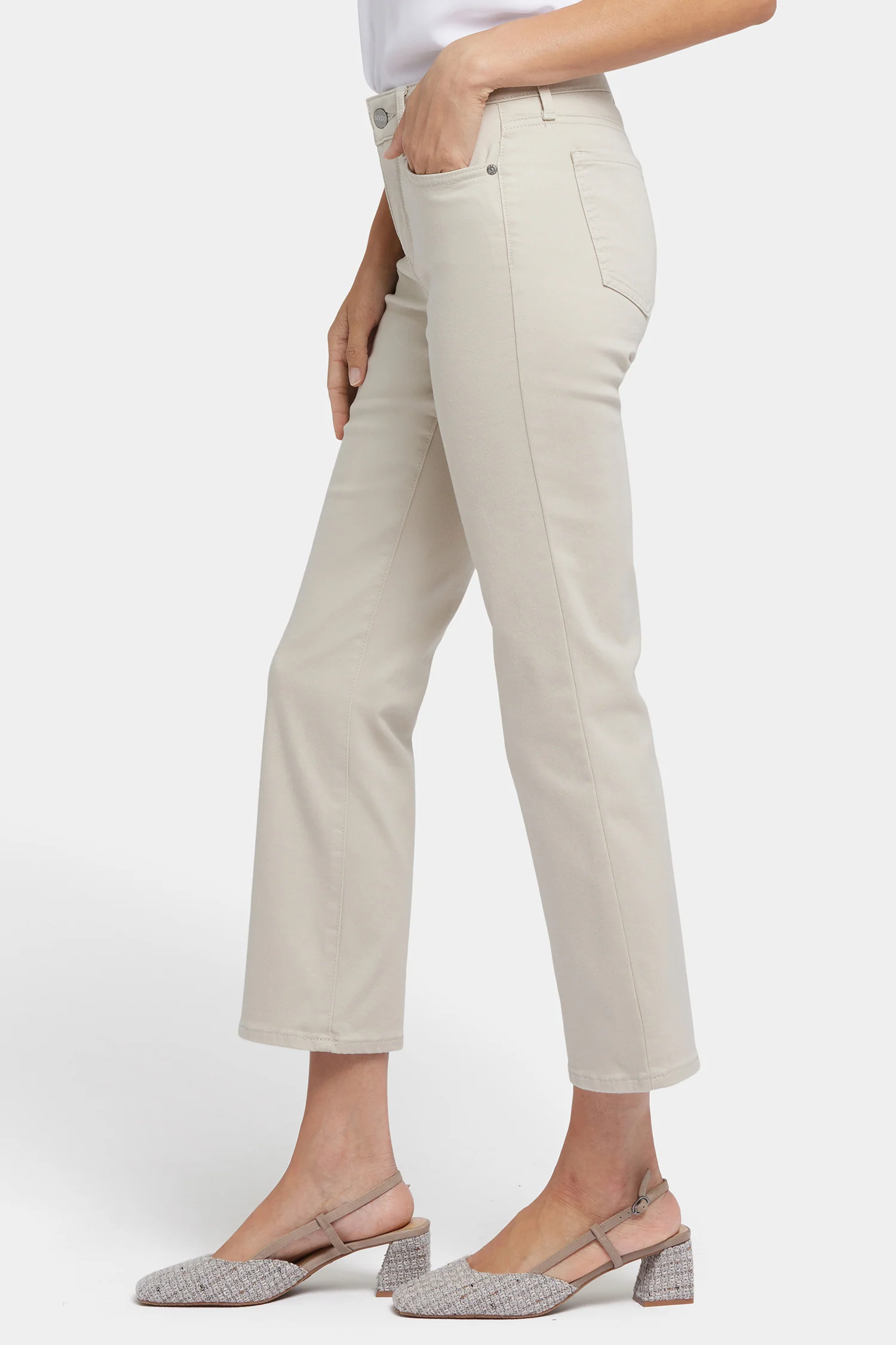 7237-marilyn-straight-ankle-jeans-feather-1.webp