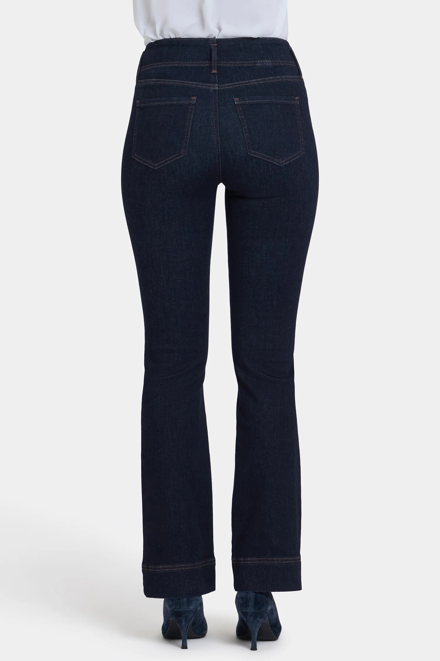 7875-barbara-bootcut-jeans-in-petite-magical-1.webp