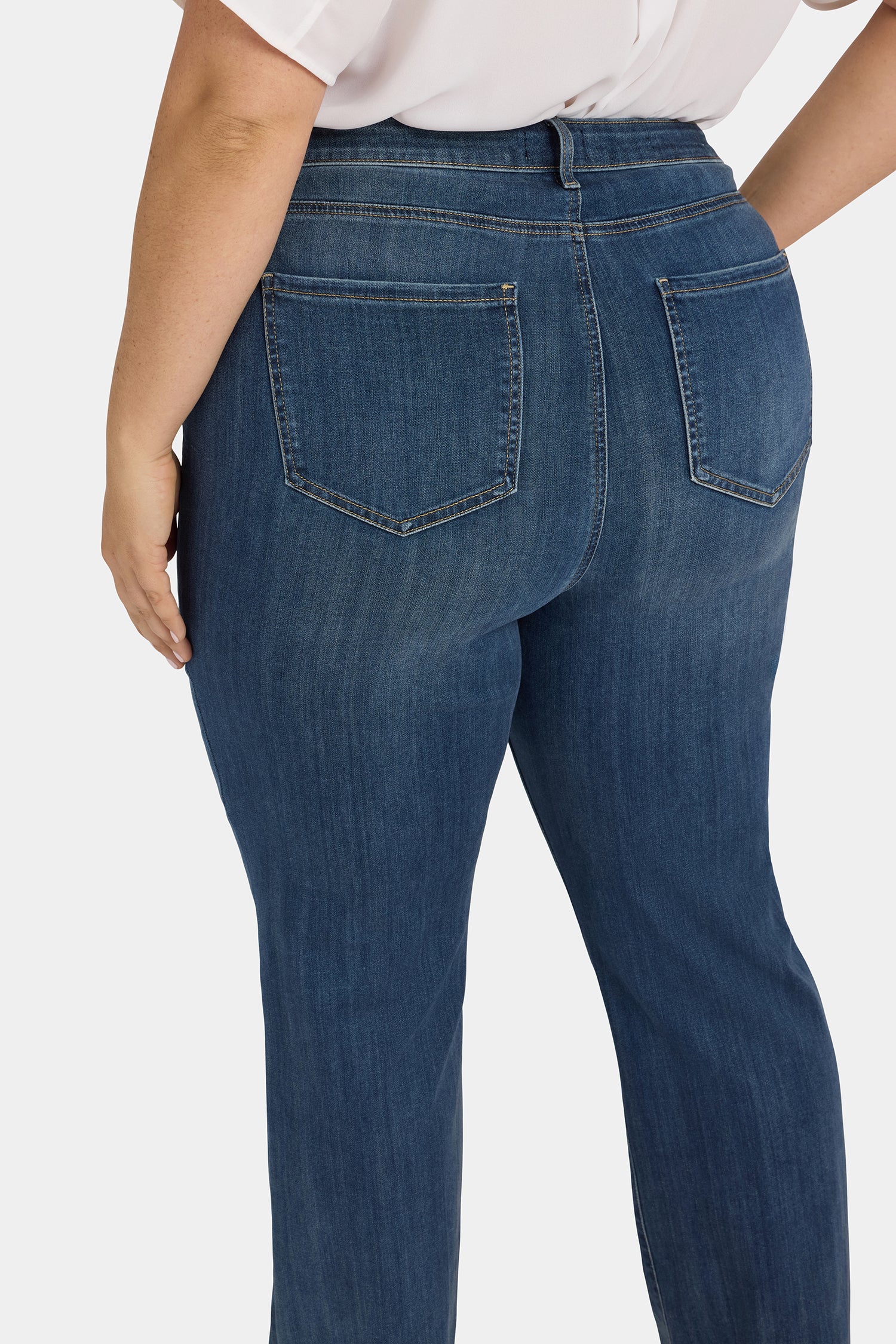 7887-barbara-bootcut-jeans-in-plus-size-serendipity-1.webp
