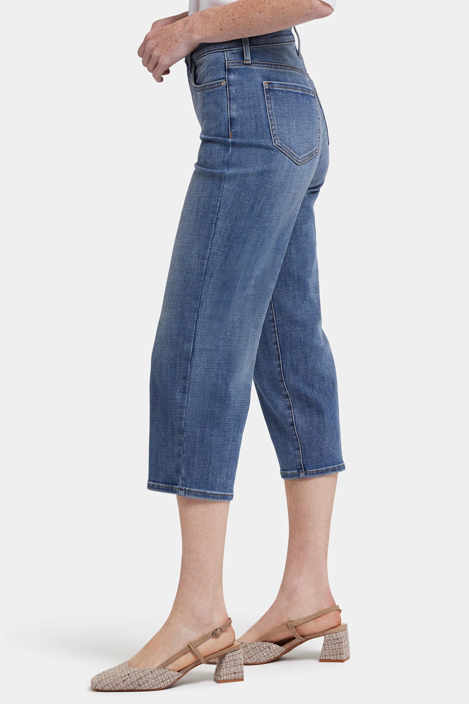 Joni Relaxed Capri Jeans In Petite - Majorca Bay