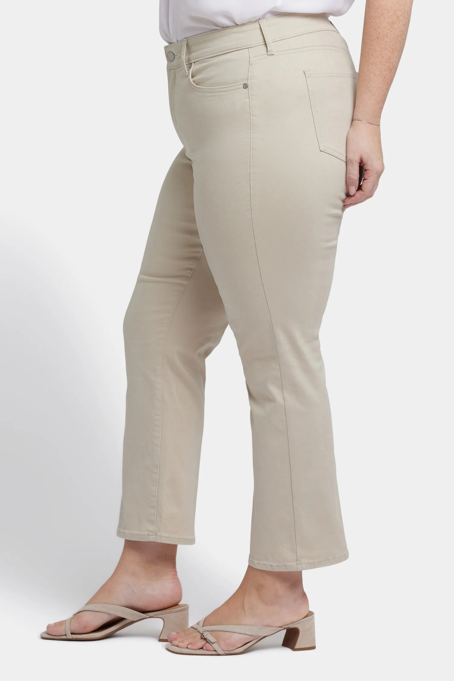 8040-marilyn-straight-ankle-jeans-in-plus-size-feather-1.webp