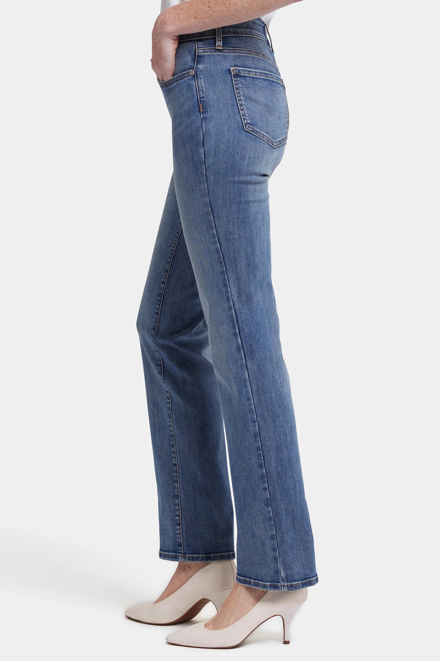 8049-marilyn-straight-jeans-in-petite-majorca-bay-1.webp