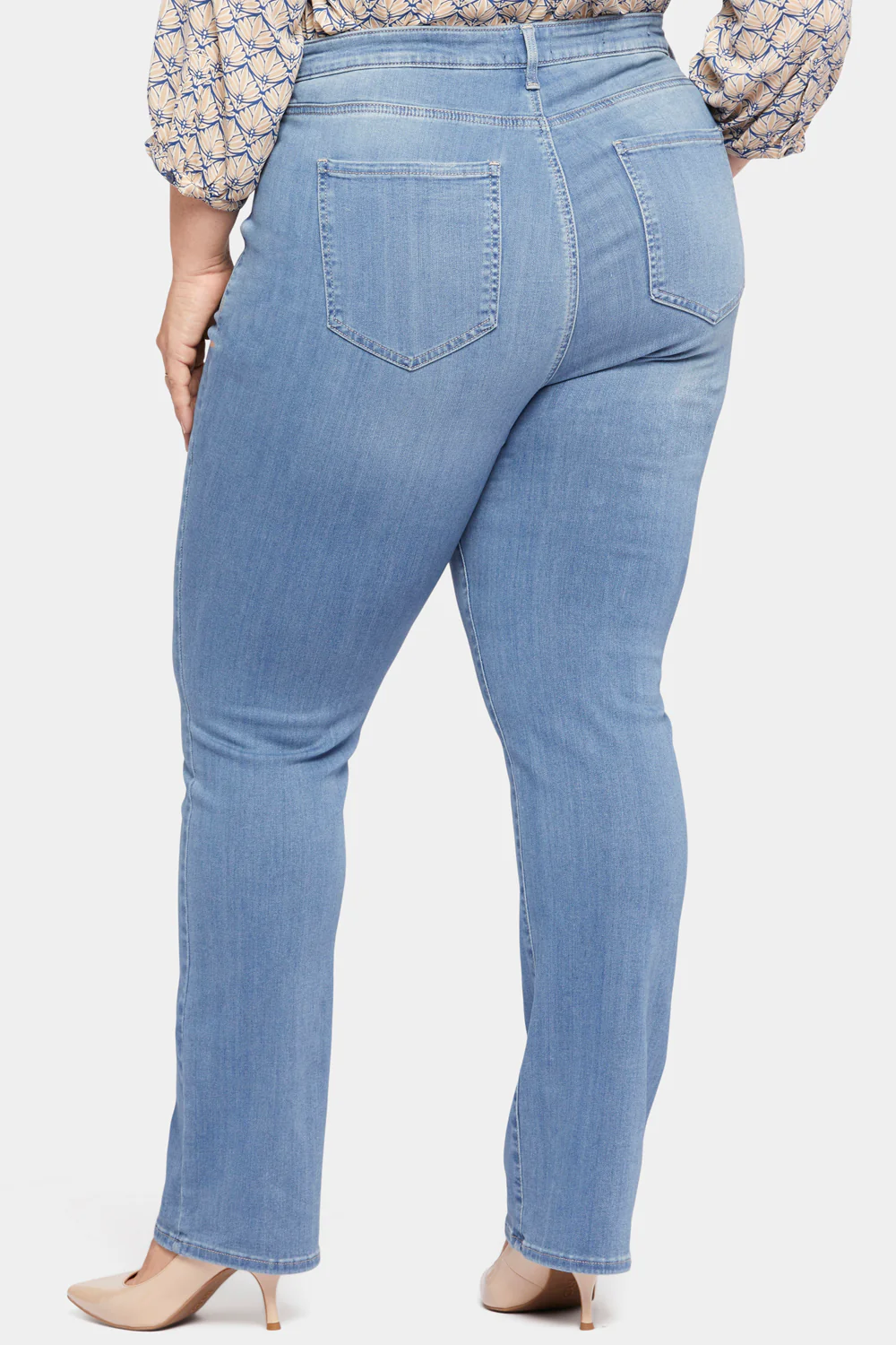 8121-slim-bootcut-jeans-in-plus-size-lovesick-1.webp