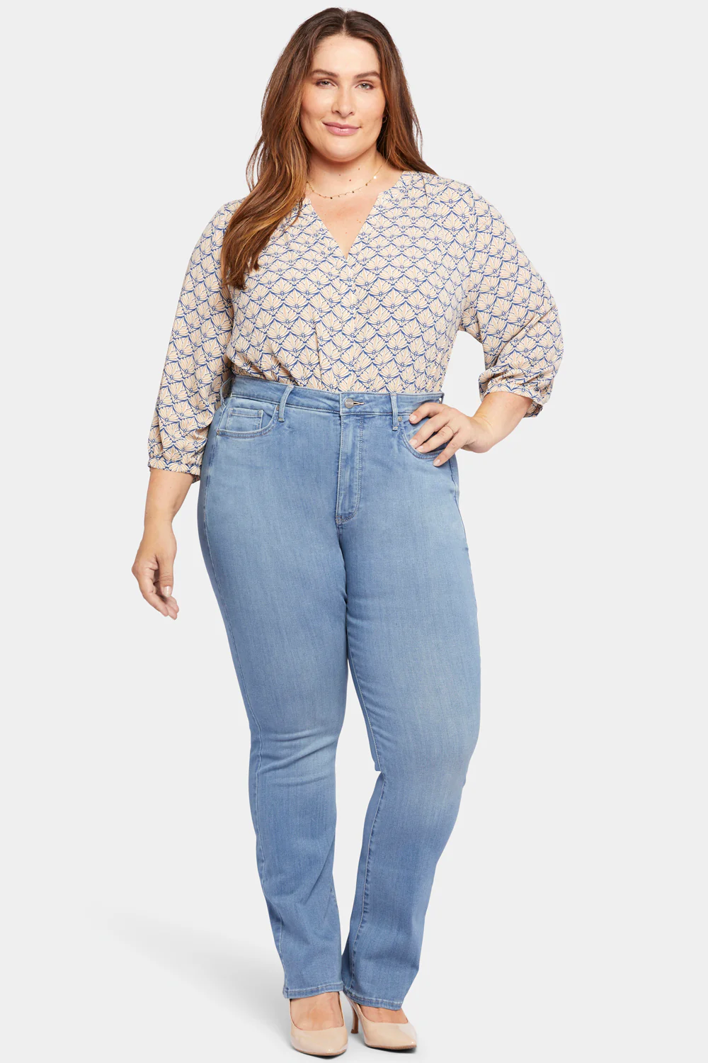 8121-slim-bootcut-jeans-in-plus-size-lovesick-1.webp