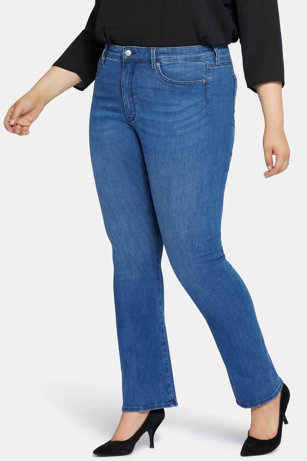 8148-le-silhouette-slim-bootcut-jeans-in-plus-size-amour-1.webp