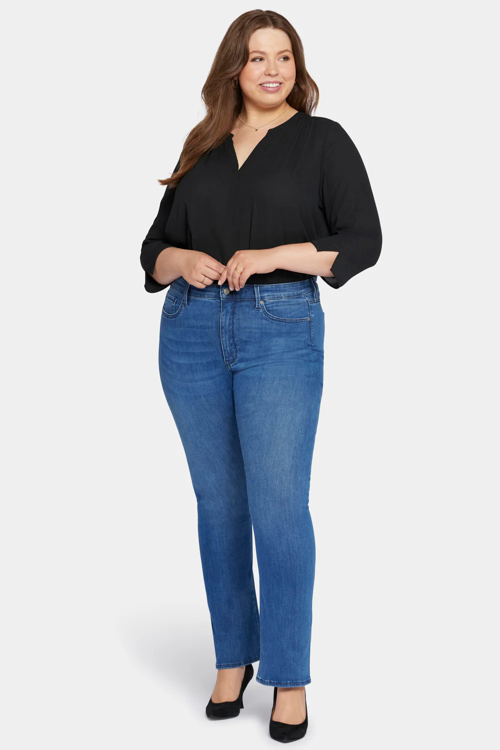 8148-le-silhouette-slim-bootcut-jeans-in-plus-size-amour-1.webp