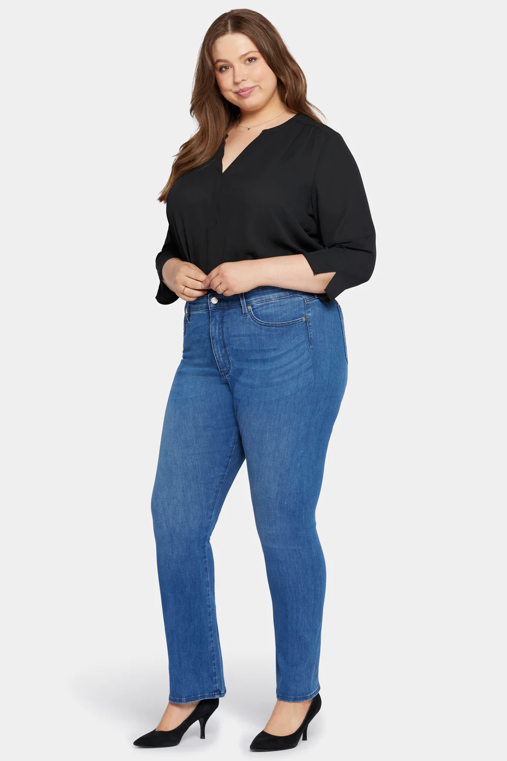 8148-le-silhouette-slim-bootcut-jeans-in-plus-size-amour-1.webp