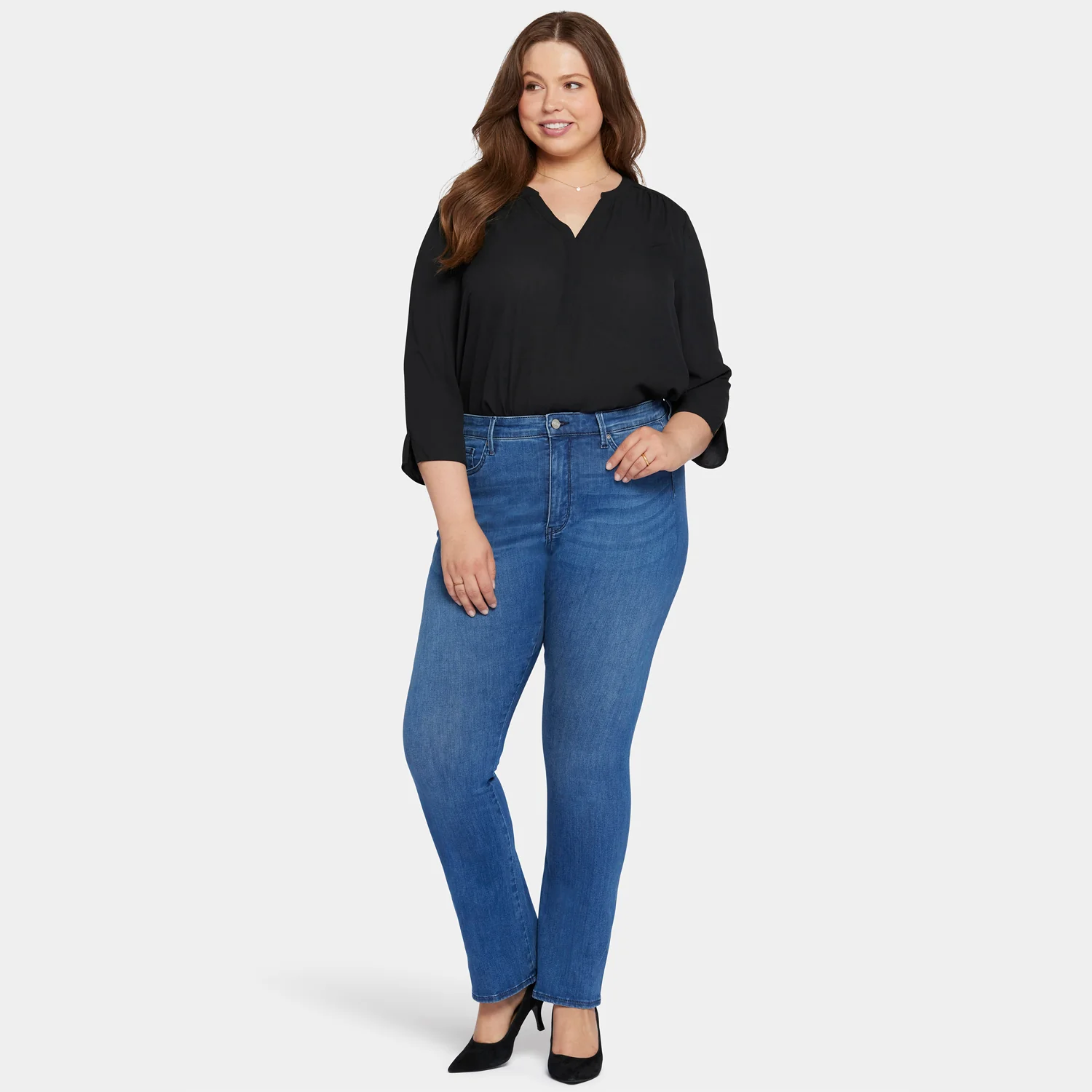 8148-le-silhouette-slim-bootcut-jeans-in-plus-size-amour-1.webp