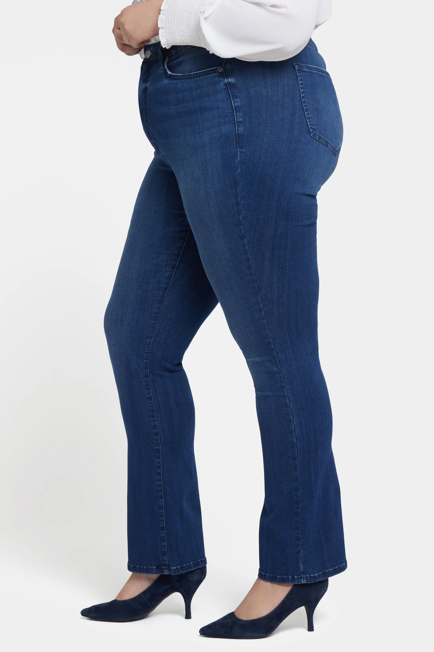8166-billie-mini-bootcut-jeans-in-plus-size-moonlight-1.webp
