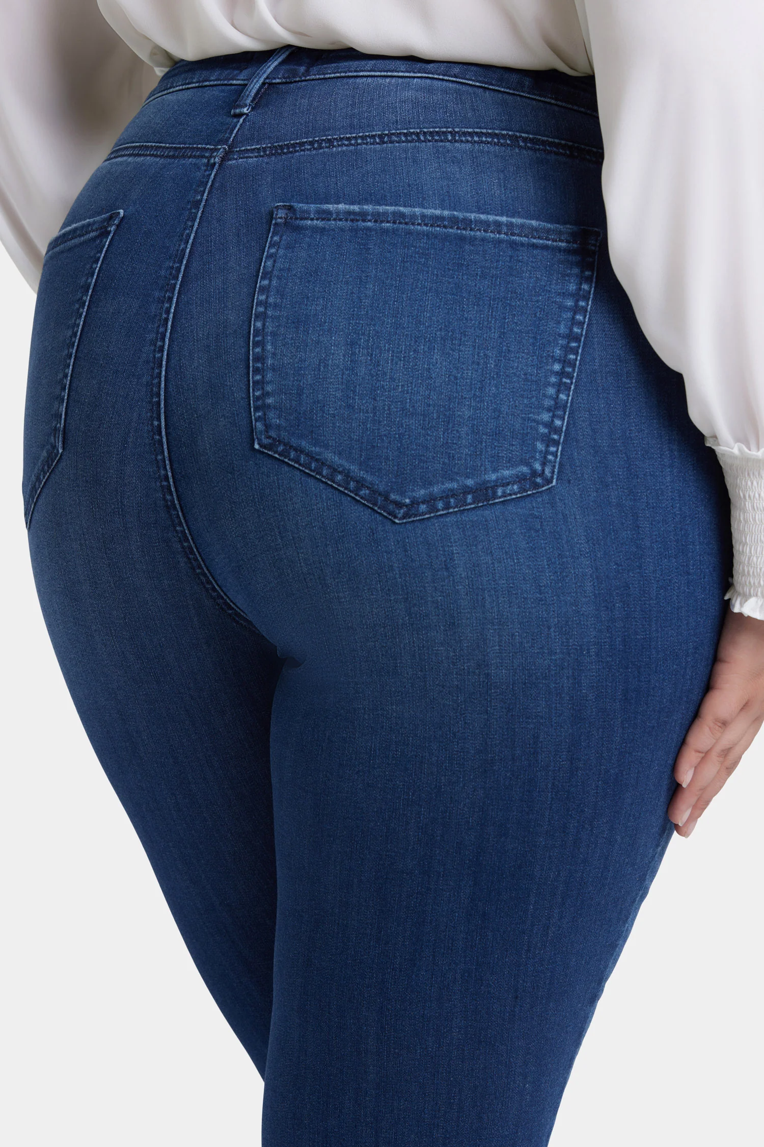 8166-billie-mini-bootcut-jeans-in-plus-size-moonlight-1.webp