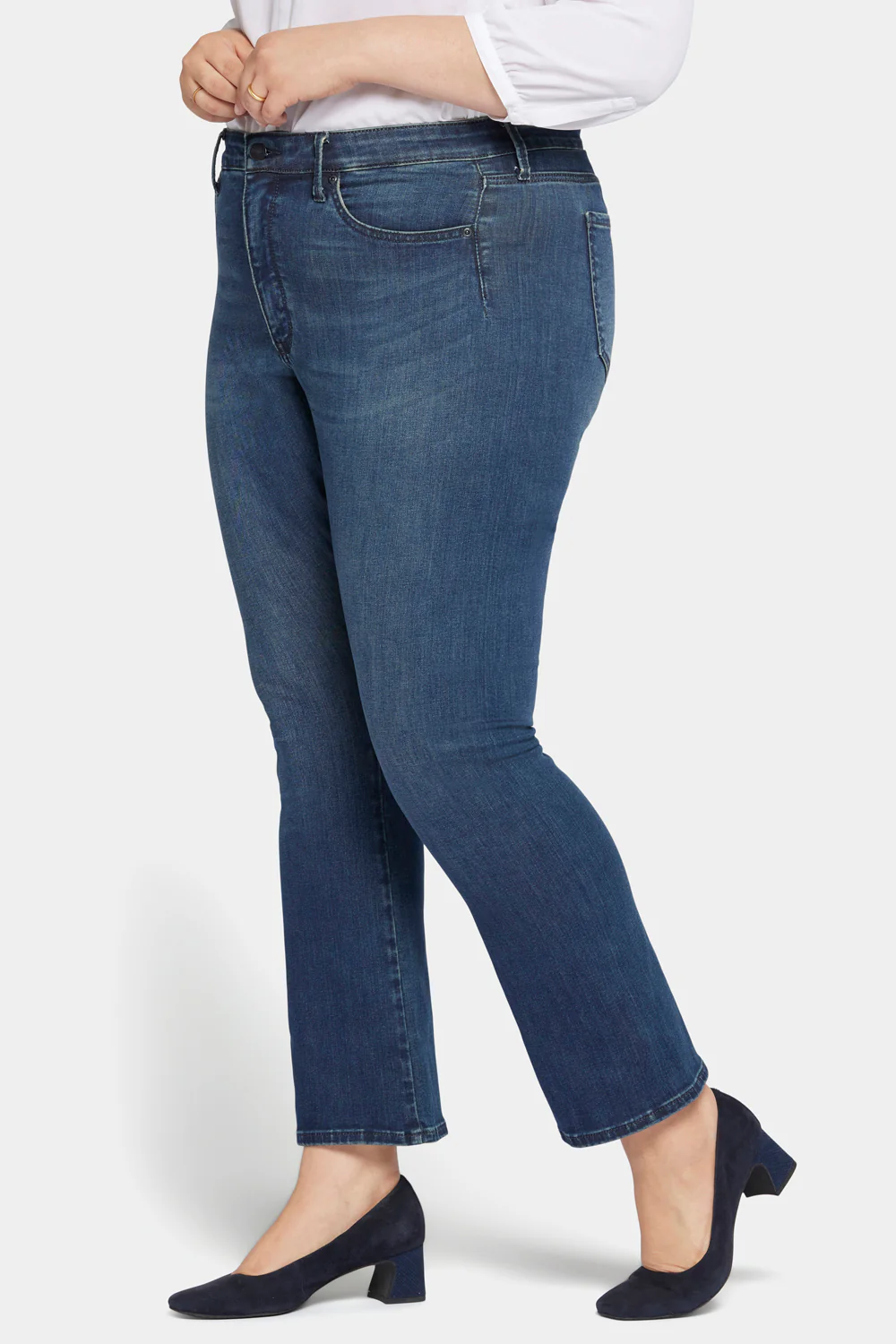 8175-le-silhouette-slim-bootcut-jeans-in-petite-plus-size-precious-1.webp