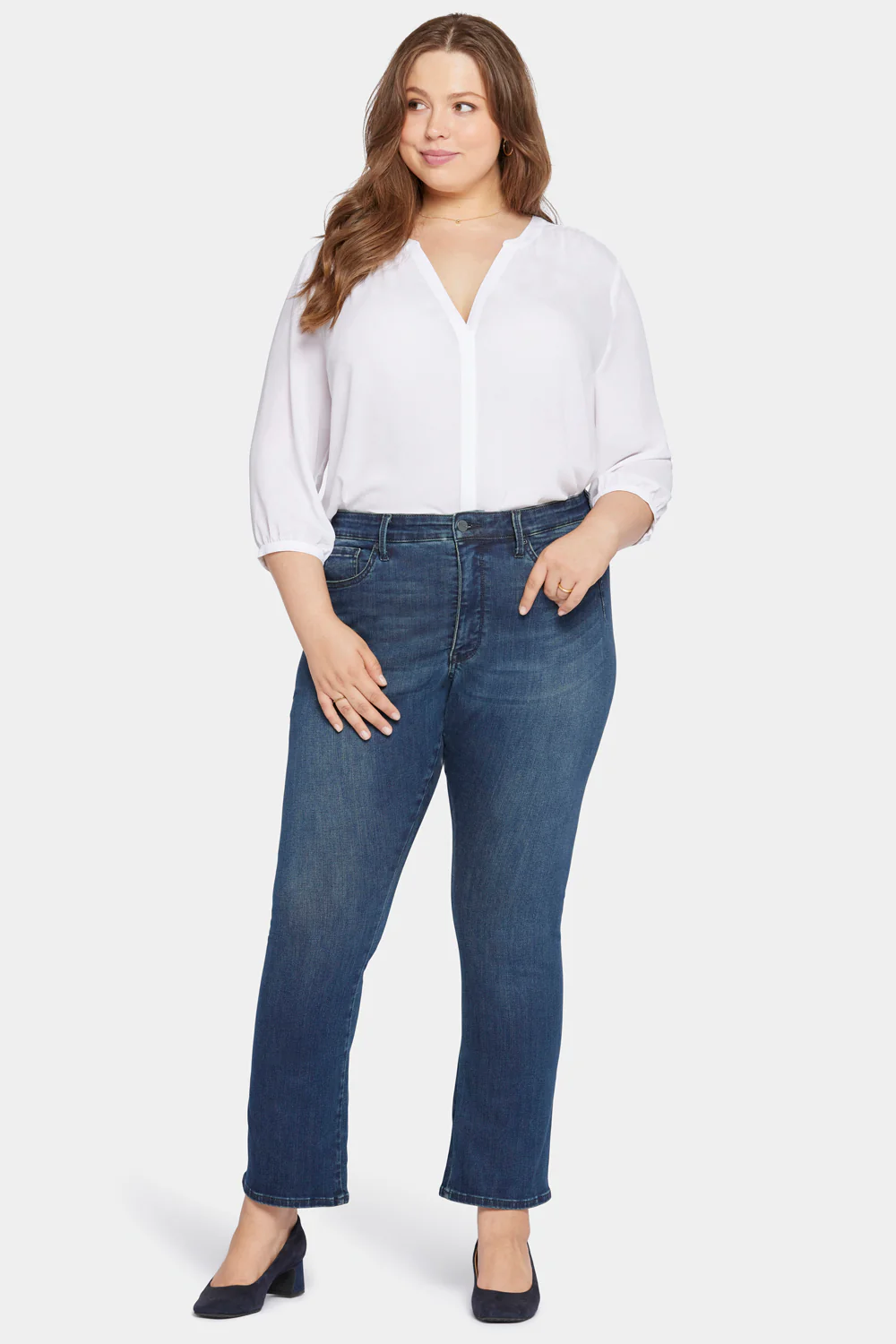 8175-le-silhouette-slim-bootcut-jeans-in-petite-plus-size-precious-1.webp