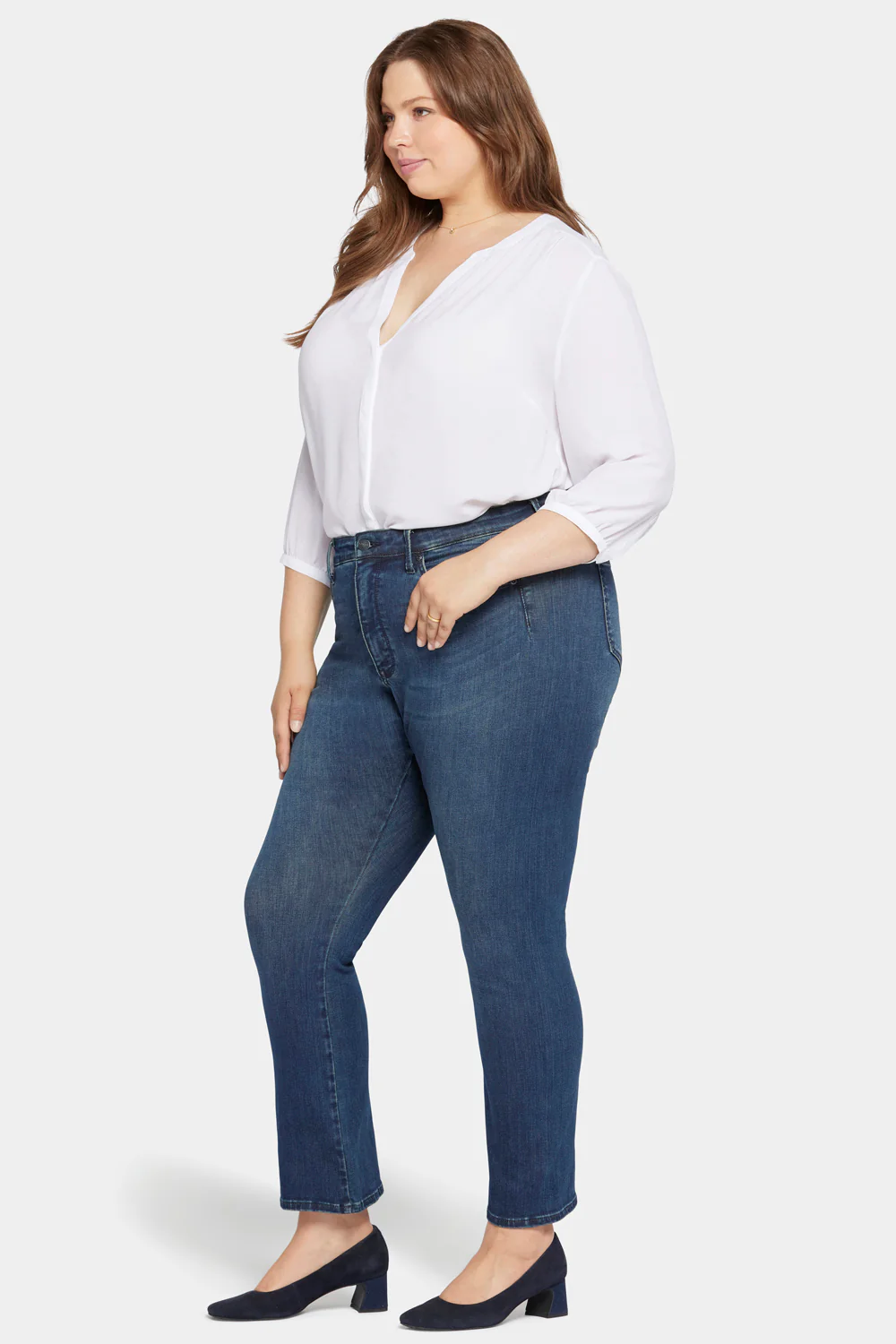 8175-le-silhouette-slim-bootcut-jeans-in-petite-plus-size-precious-1.webp