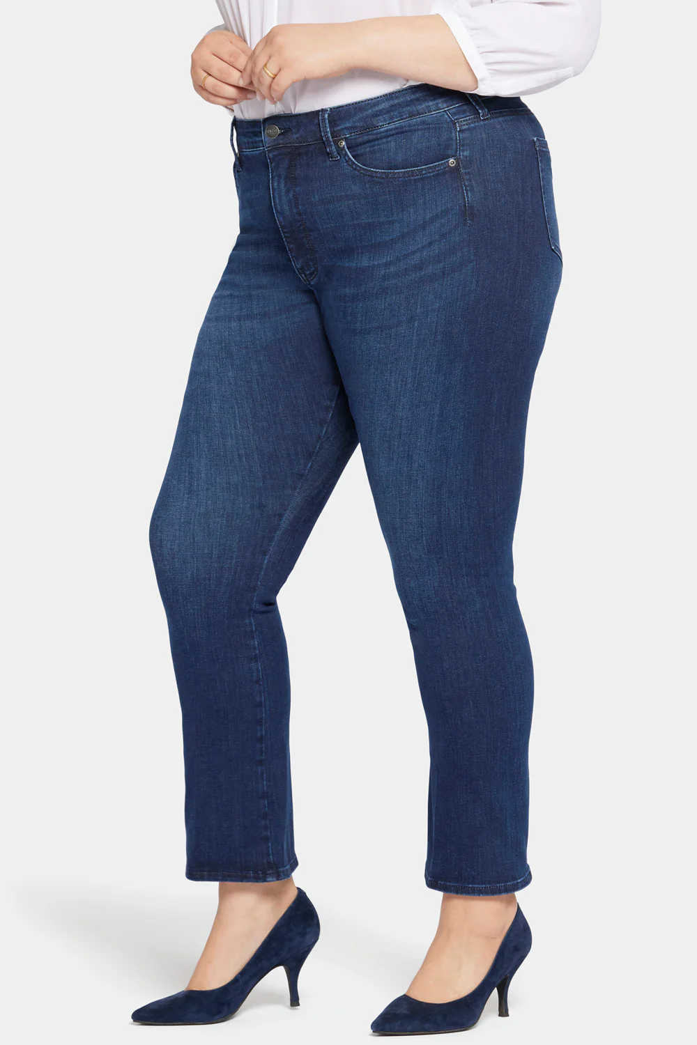 8202-le-silhouette-slim-bootcut-jeans-in-petite-plus-size-marvelous-1.webp
