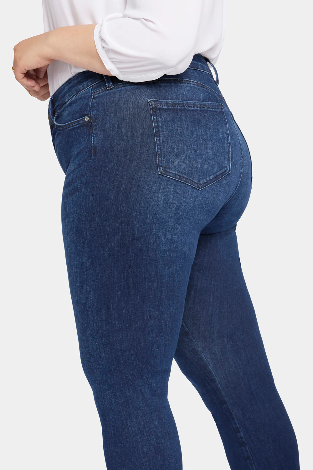 8202-le-silhouette-slim-bootcut-jeans-in-petite-plus-size-marvelous-1.webp